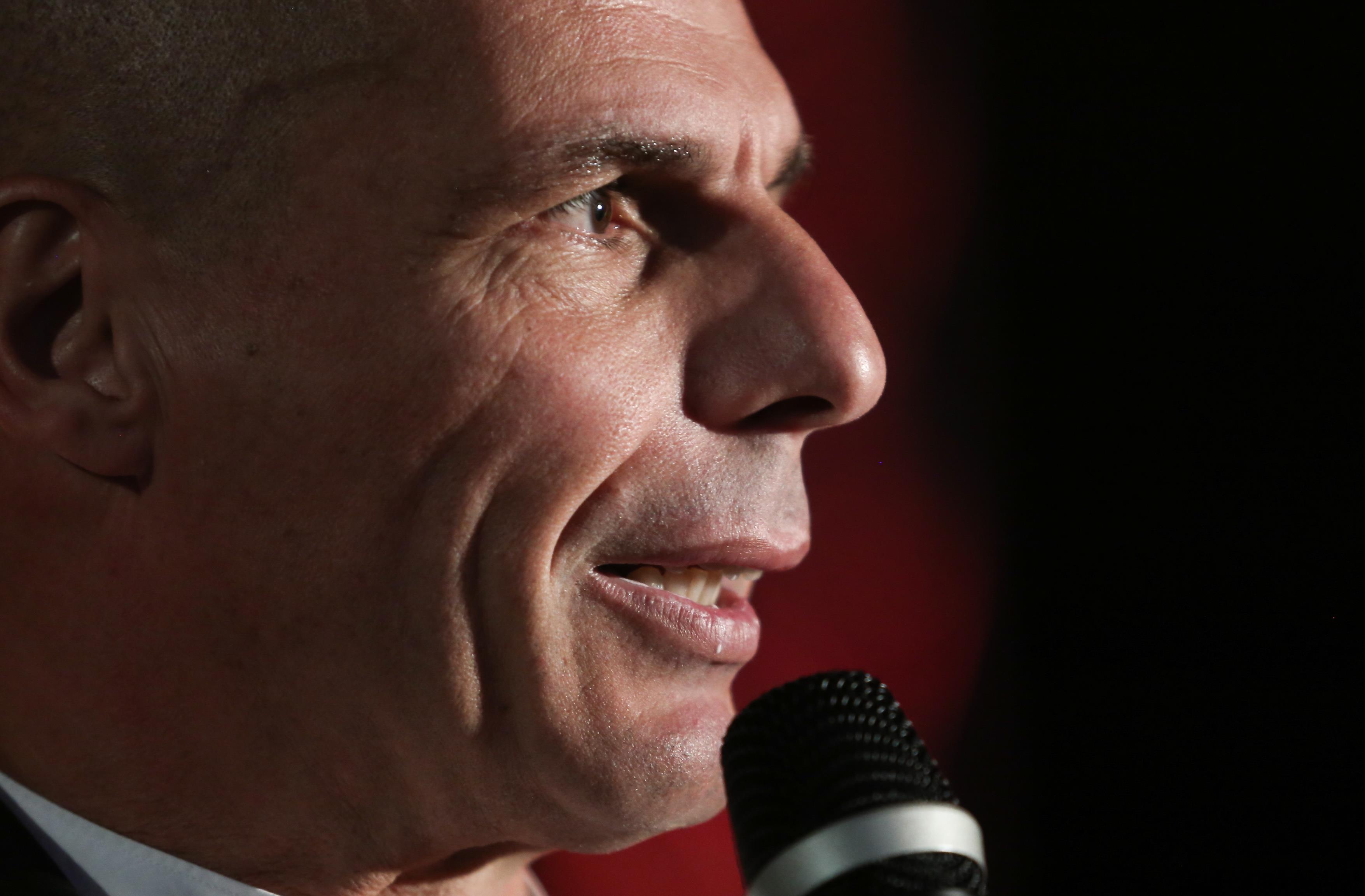 Βαρουφάκης σε δημοσιογράφο της ΕΡΤ: Αν δεν ήμουν εγώ κι ο Τσίπρας, δεν θα ήσουν εδώ