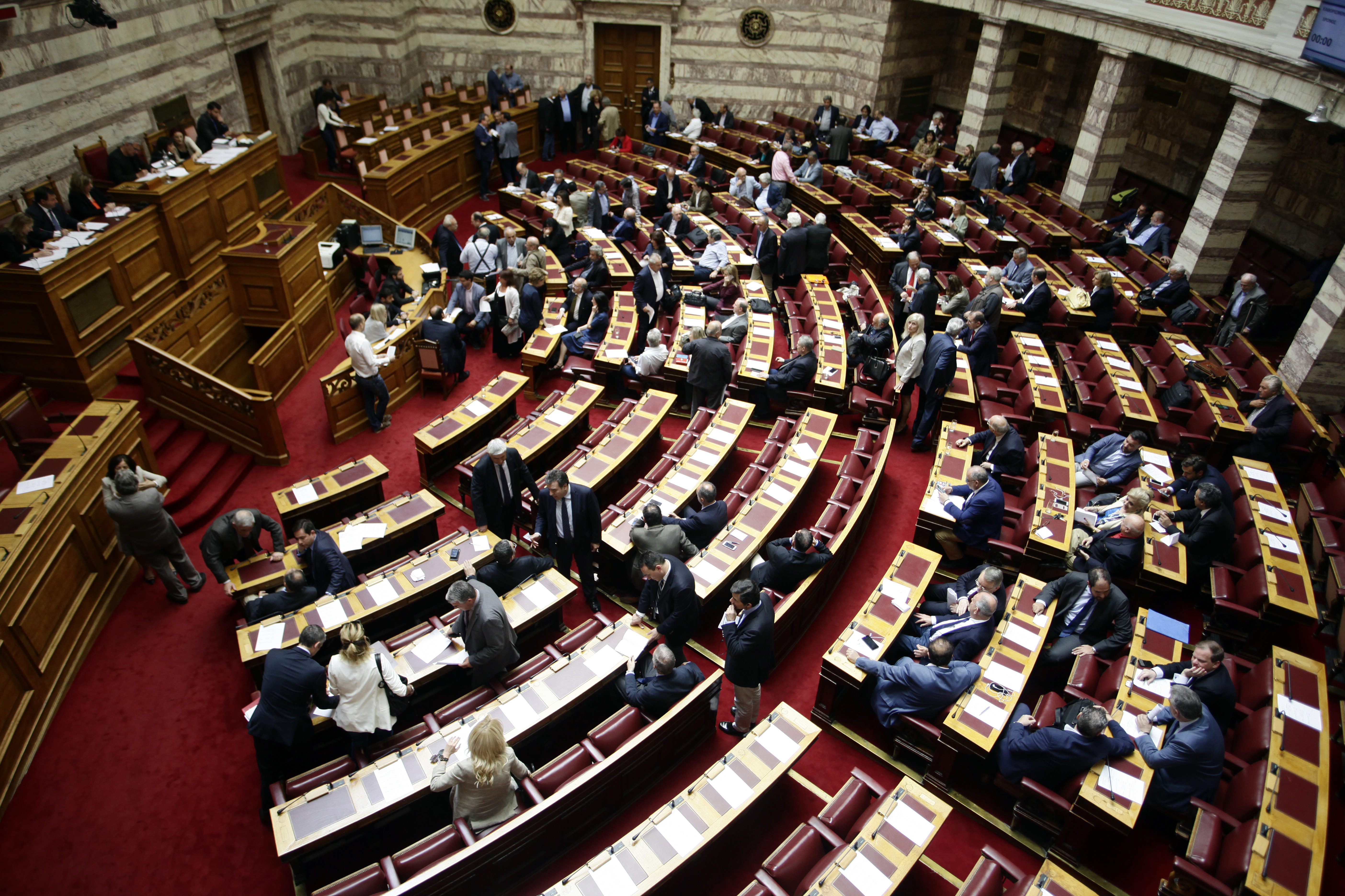 Κόντρα στη Βουλή για τη συμφωνία με τους δανειστές