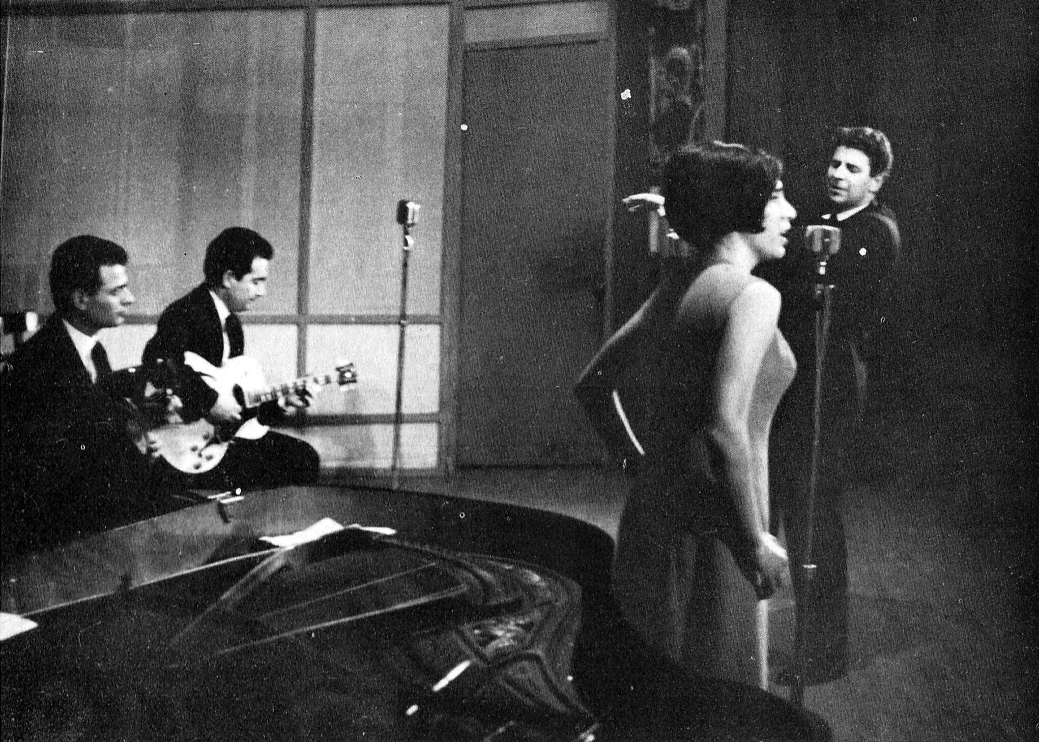 Ο Μίκης Θεοδωράκης μέσα από σπάνιες αφηγήσεις φίλων