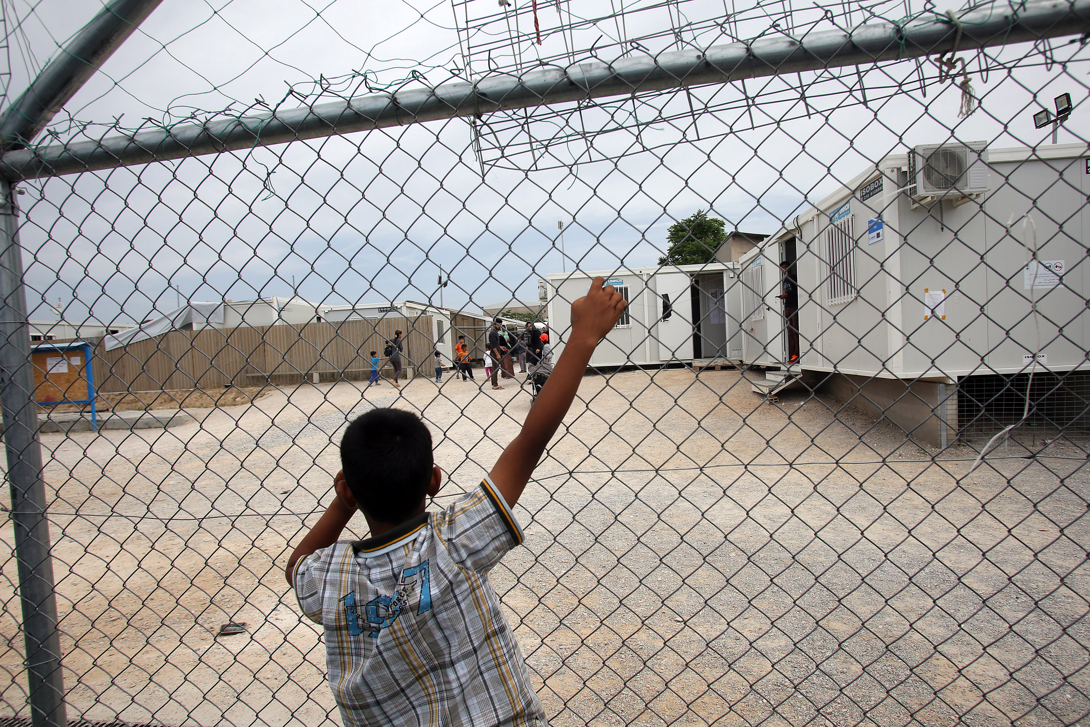 Κομισιόν: Προθεσμία στα «απρόθυμα» κράτη – μέλη για μετεγκατάσταση προσφύγων