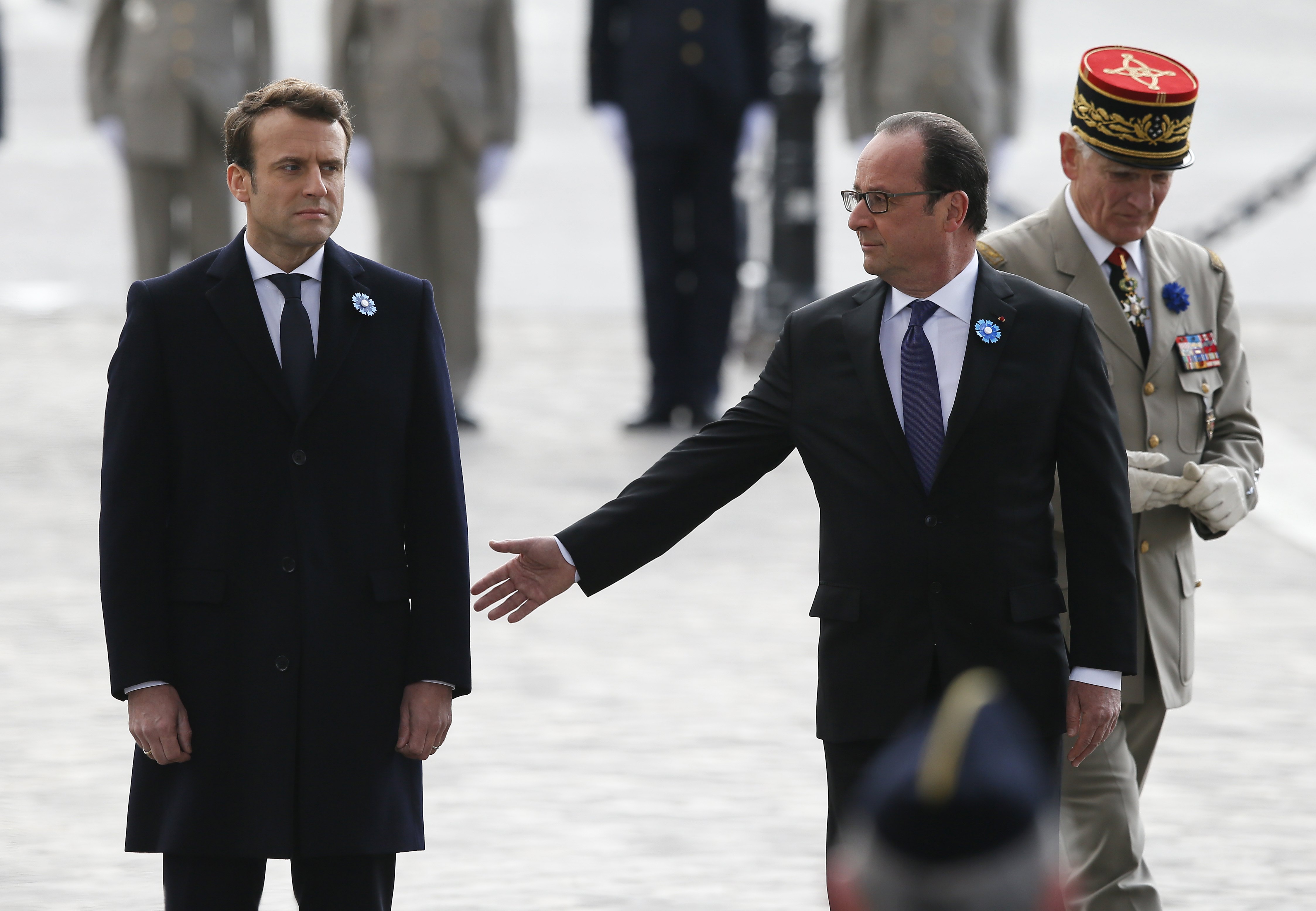 Μακρόν και Ολάντ μαζί στην επέτειο της γερμανικής συνθηκολόγησης