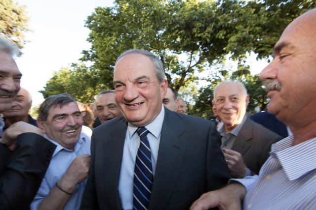 Θερμή υποδοχή για τον Κώστα Καραμανλή σε εκδήλωση στο Βελλίδειο