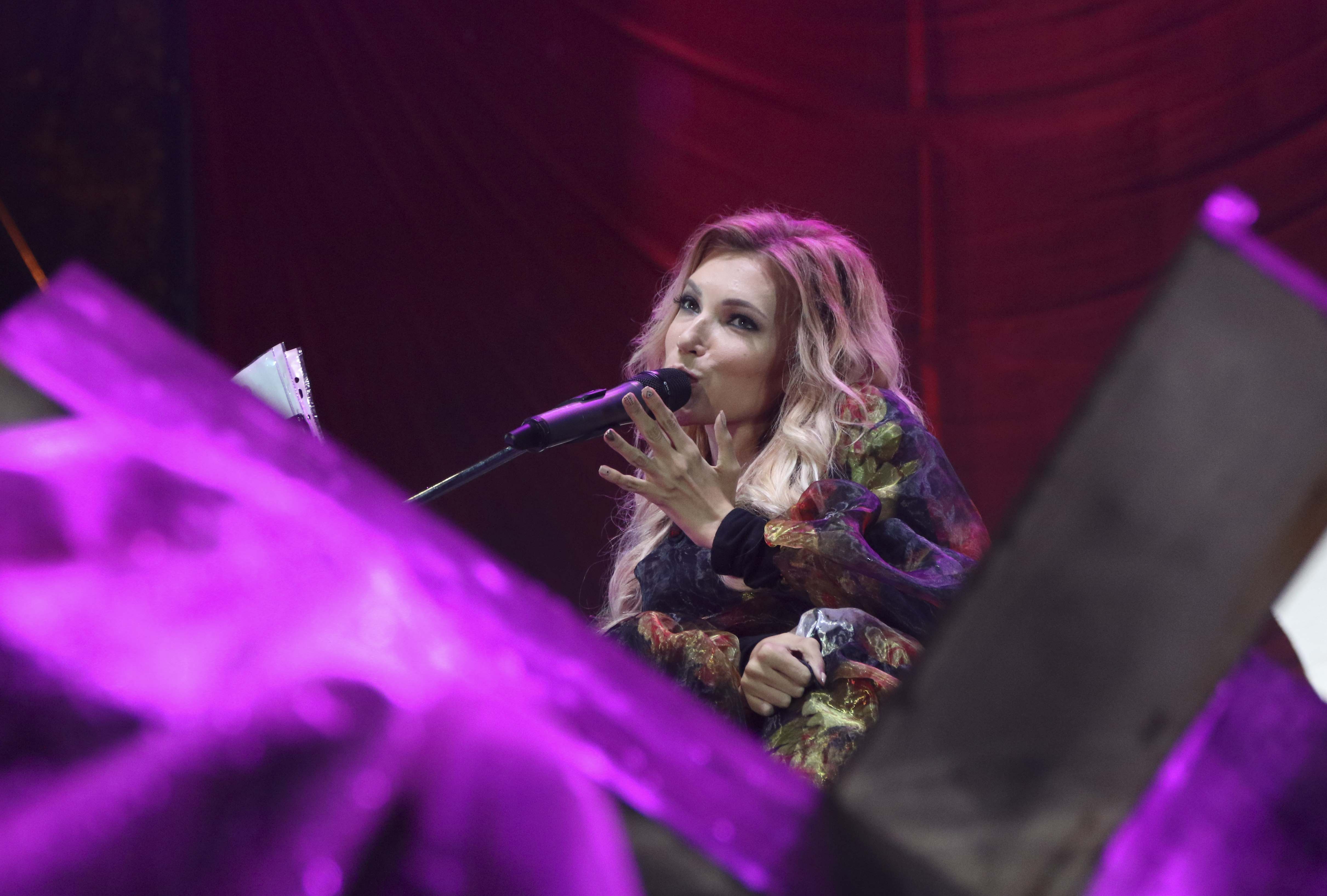 Η Ρωσίδα Γ.Σαμοΐλοβα απαντά στη Eurovision τραγουδώντας από την Κριμαία