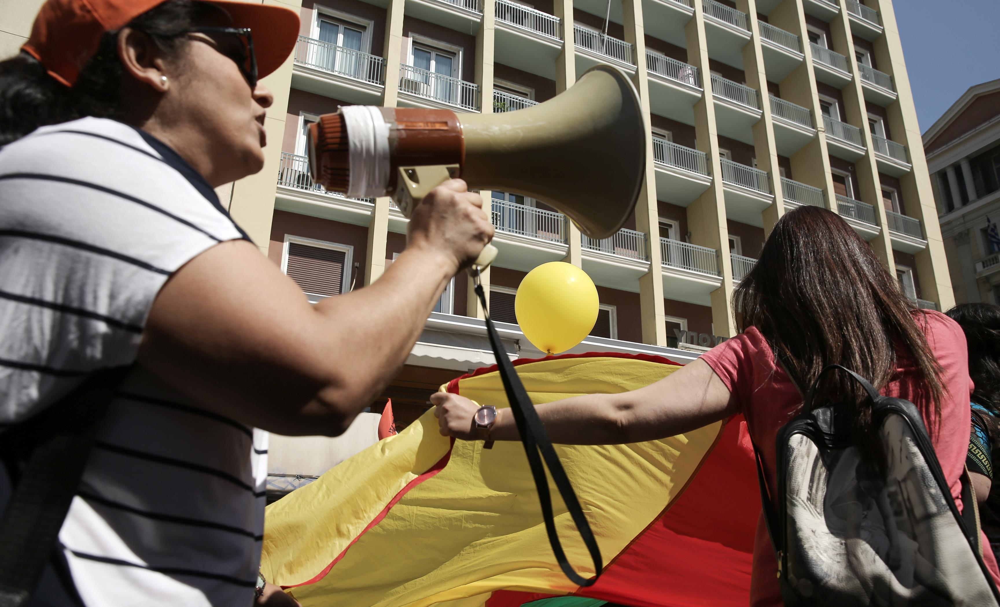 Πολιτικές αναταράξεις από την απόφαση του Ελεγκτικού για τους συμβασιούχους