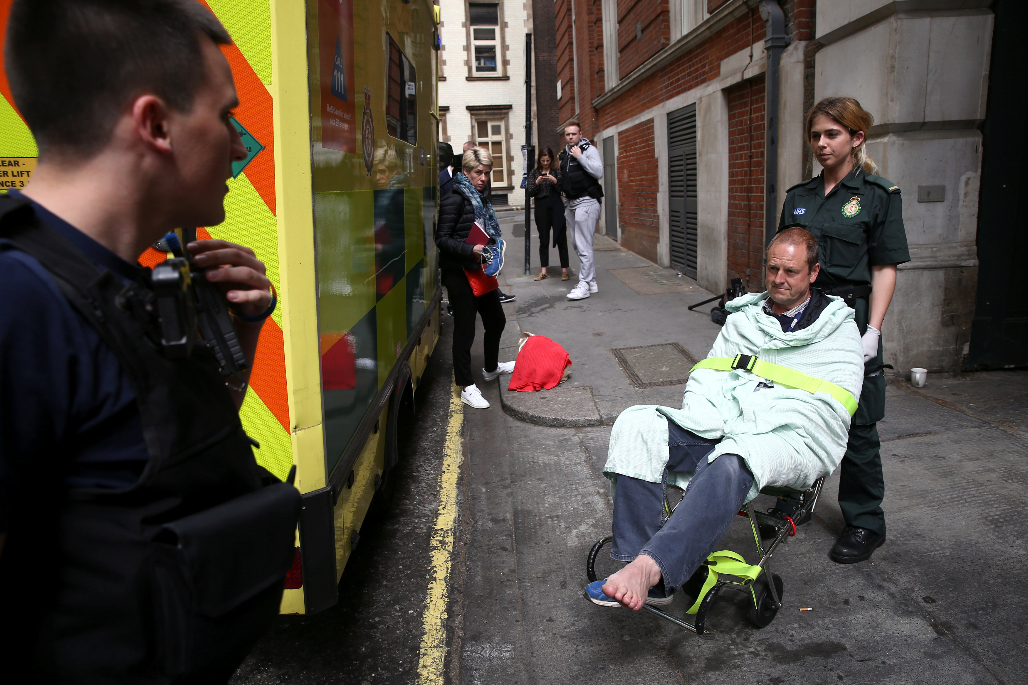 Όχημα που μετέφερε τον Κόρμπιν πάτησε εικονολήπτη του BBC