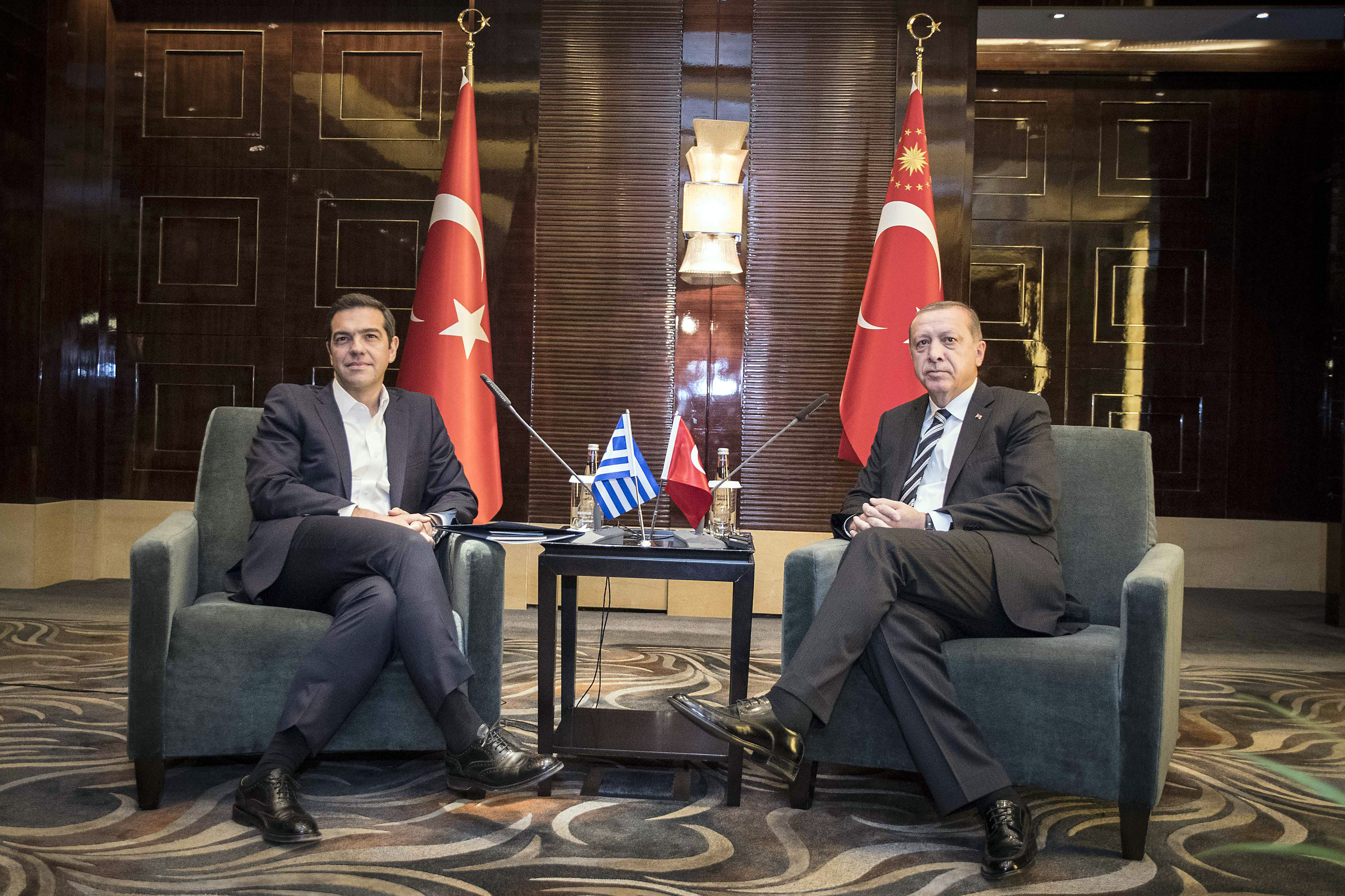 Όλα τα θέματα στο τραπέζι στη συνάντηση Τσίπρα – Ερντογάν στο Πεκίνο