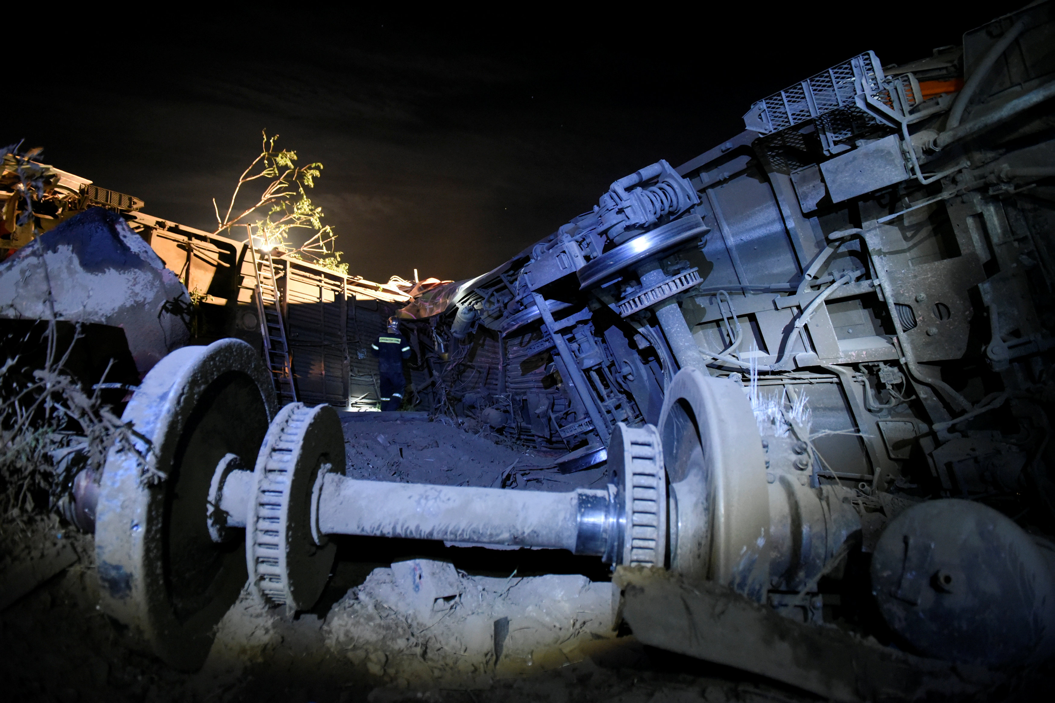 ΤΡΑΙΝΟΣΕ: Τέσσερις νεκροί από τον εκτροχιασμό τρένου έξω από την Θεσσαλονίκη