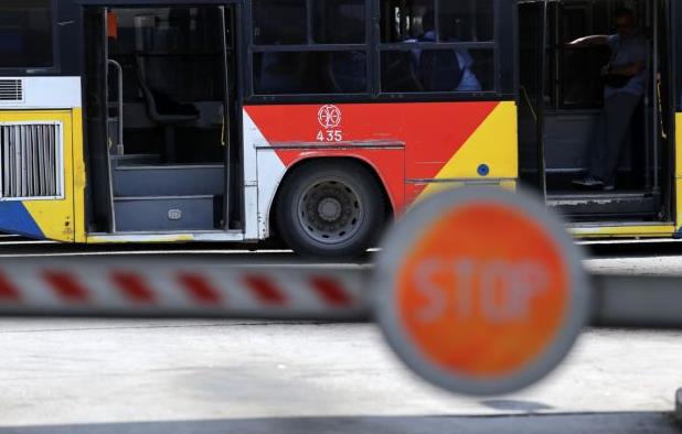 Συνεχίζουν την επίσχεση οι εργαζόμενοι στον ΟΑΣΘ