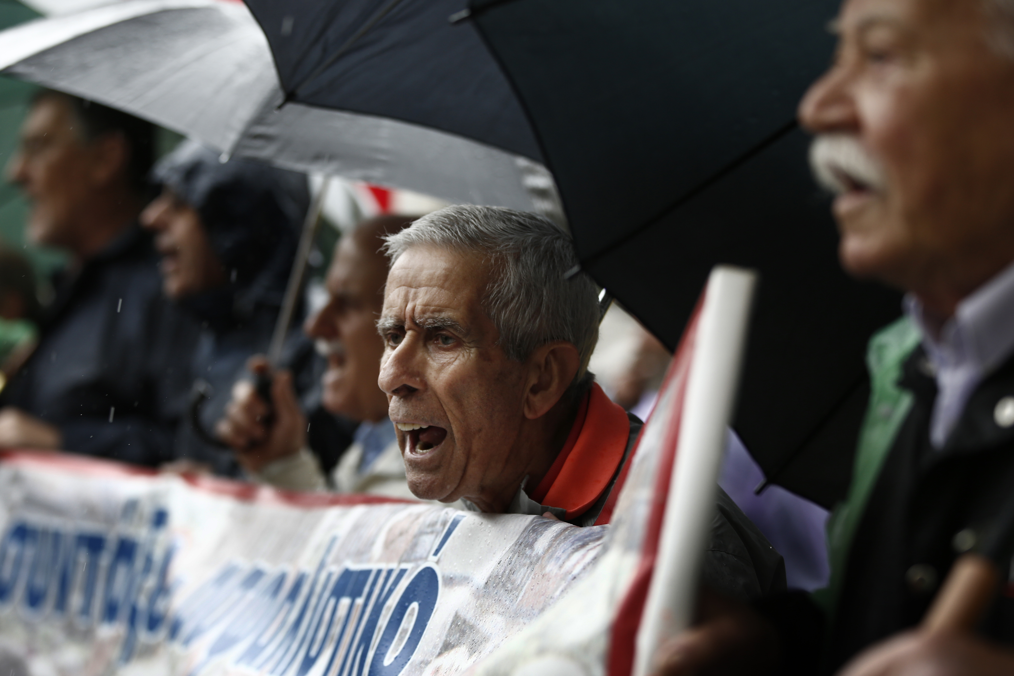 Τα τρία κρυφά χαράτσια των εισφορών στις συντάξεις