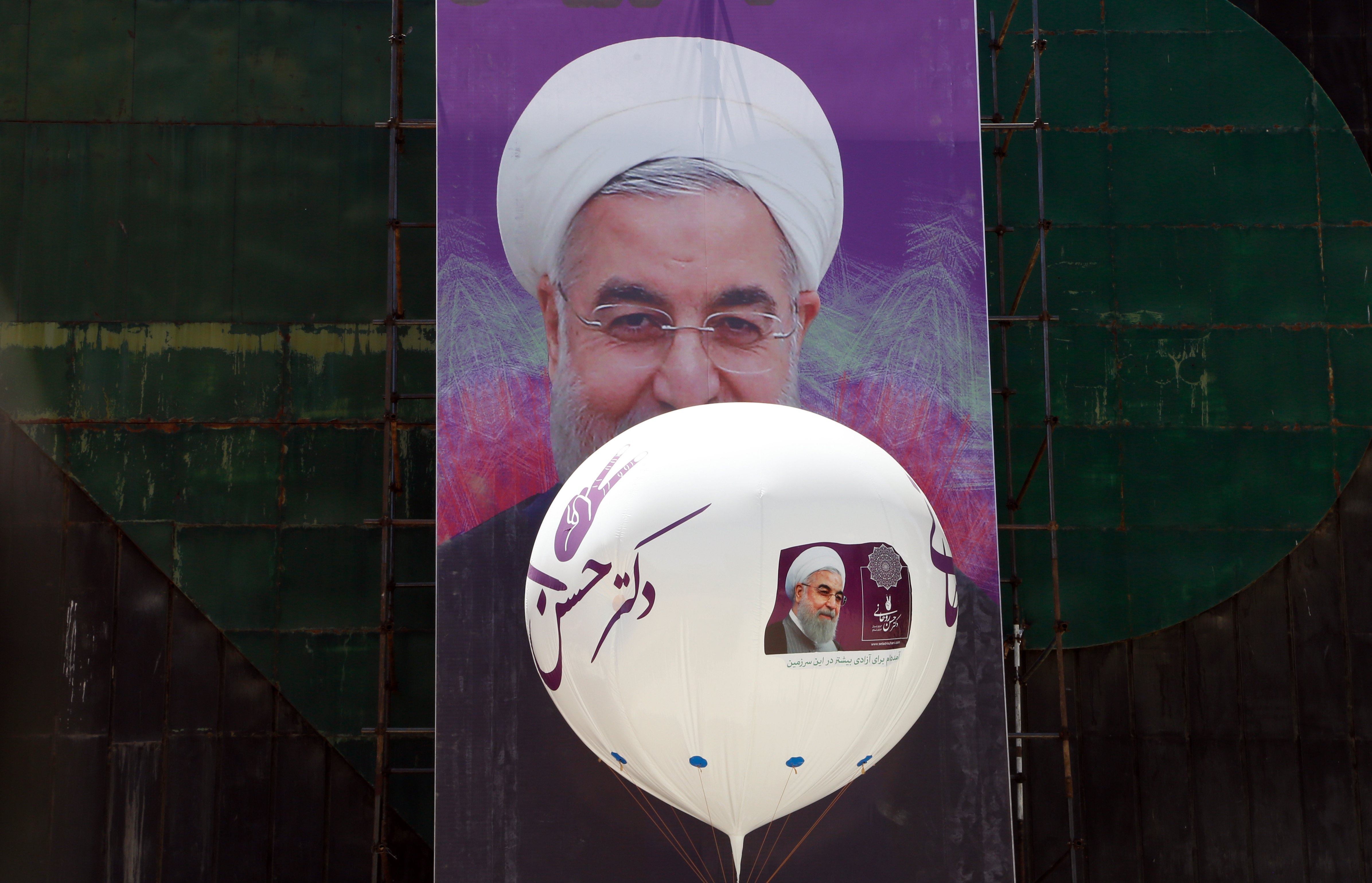 Ιράν: Επανεξελέγη ο Ροχανί από τον α’ γύρο