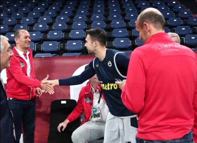 Οι υπερήφανοι Αγγελόπουλοι και η χειραψία με Σλούκα και Ζοτς