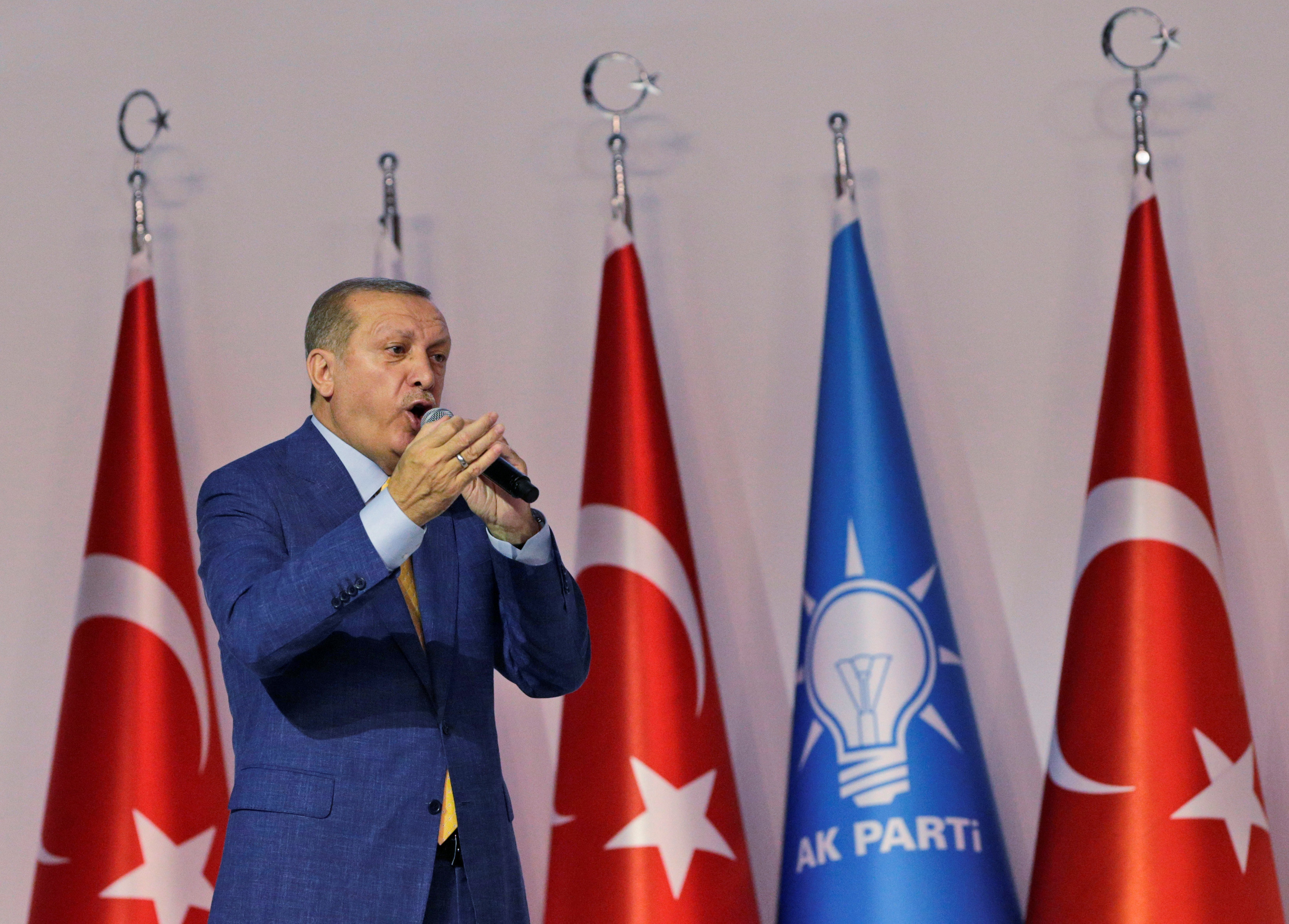 Ο Ερντογάν ξανά στην ηγεσία του AKP