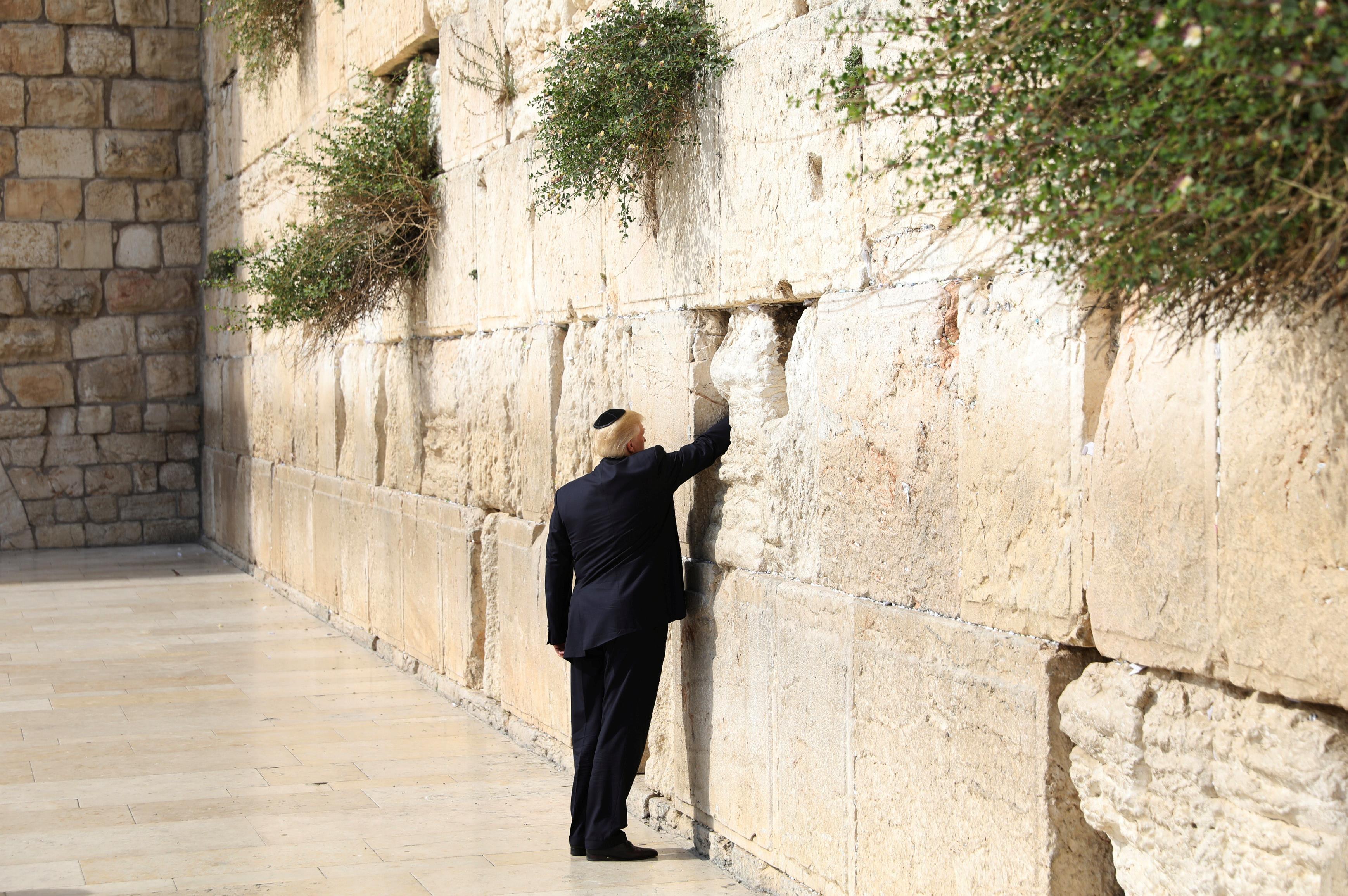 Στο Τείχος των Δακρύων ο Τραμπ