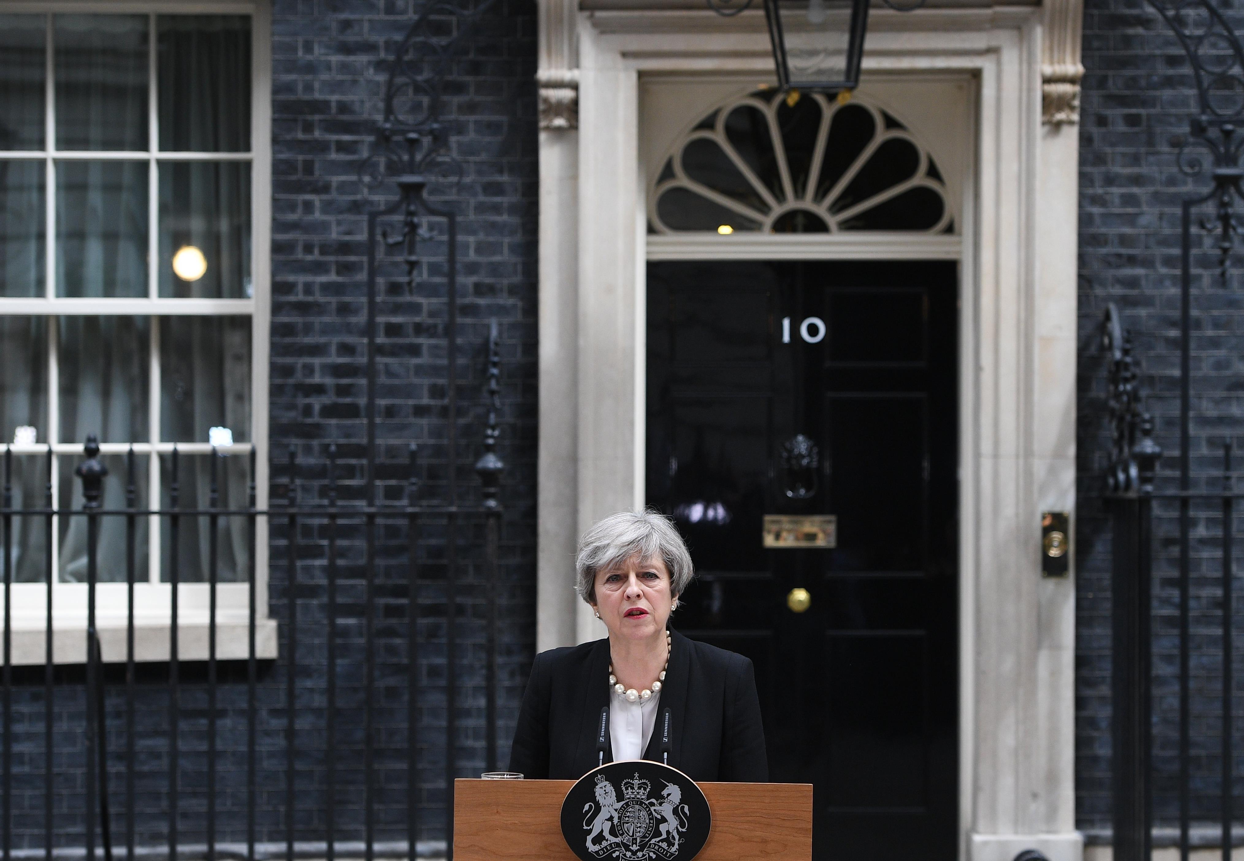 Μέι: Πιστεύουμε ότι ξέρουμε την ταυτότητα του τρομοκράτη του Μάντσεστερ