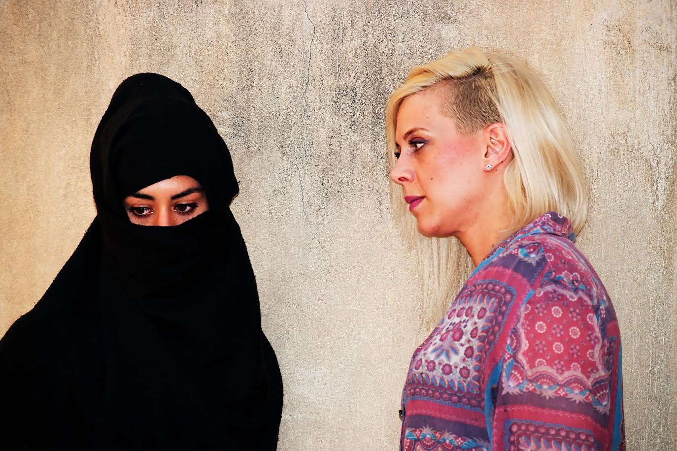 Οι «Αν…ISO…ρροποι» ταράζουν τα Εξάρχεια με την πρώτη έκθεση φωτογραφίας