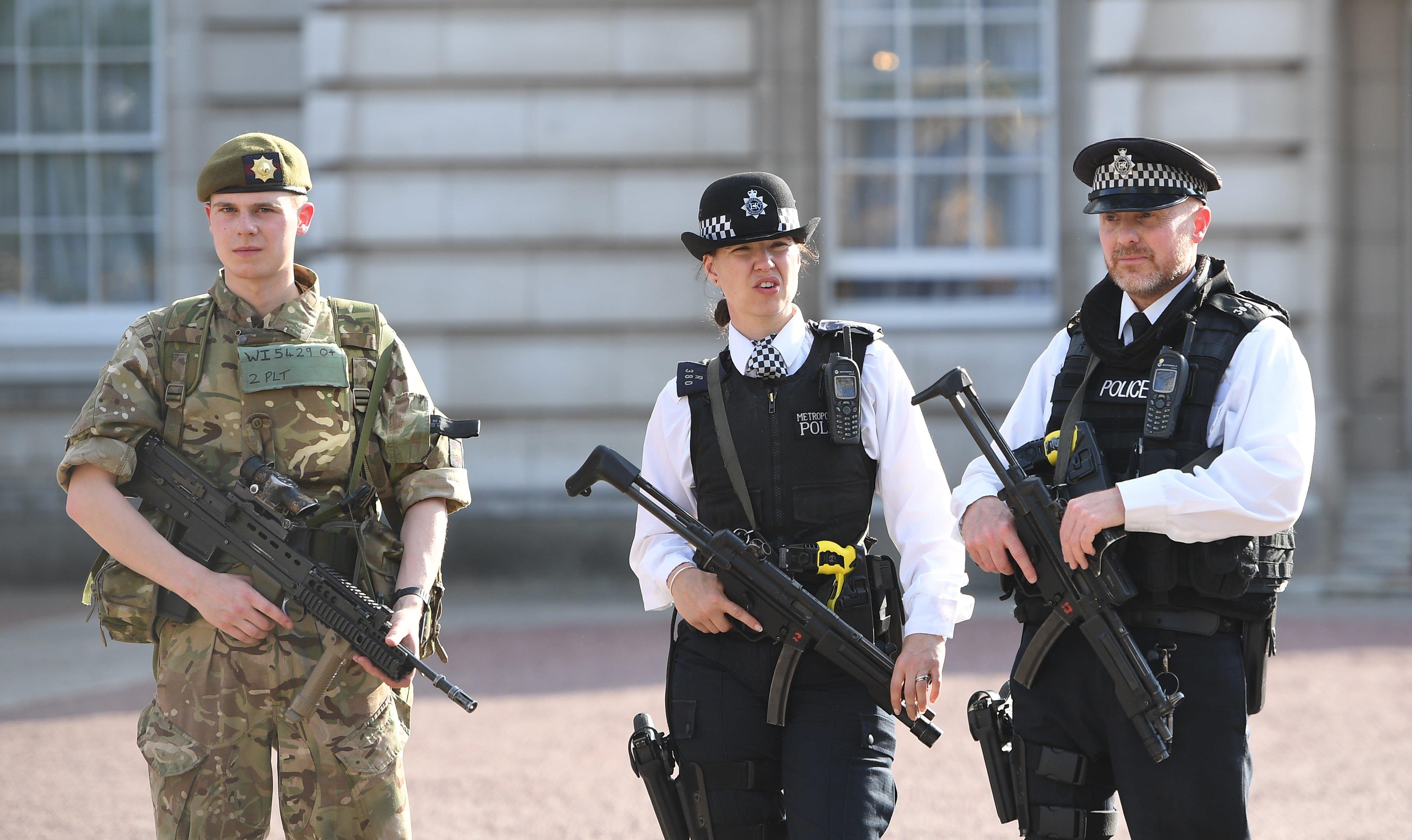 Διαδοχικές συλλήψεις για το «δίκτυο» της επίθεσης στο Μάντσεστερ
