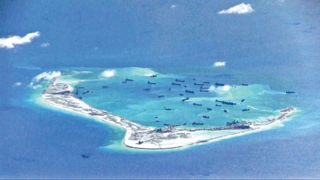 Αντιτορπιλικό των ΗΠΑ προκαλεί την Κίνα στη Νότια Σινική Θάλασσα
