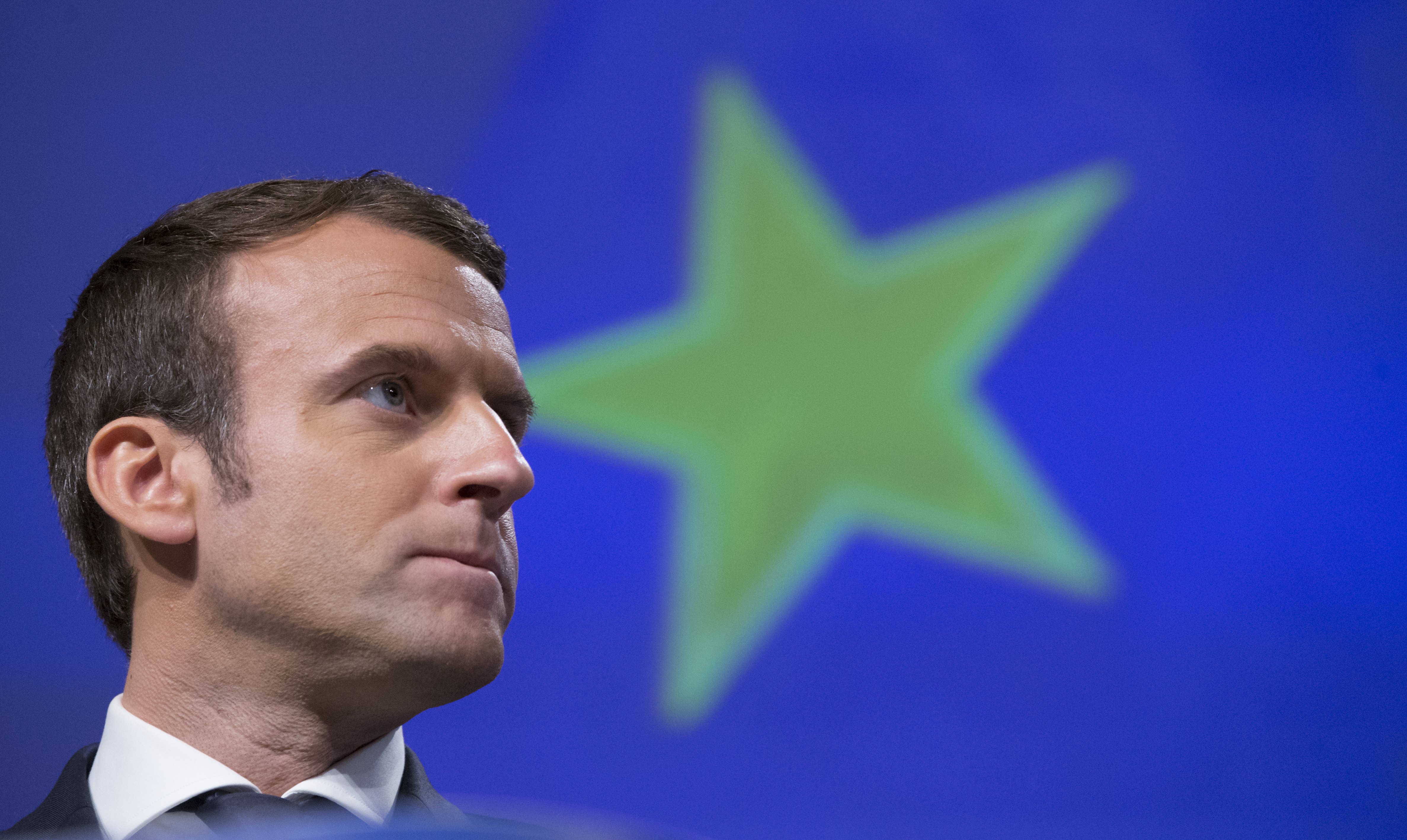 Στις Βερσαλλίες ο Βλ.Πούτιν για συνομιλίες με τον Εμανουέλ Μακρόν