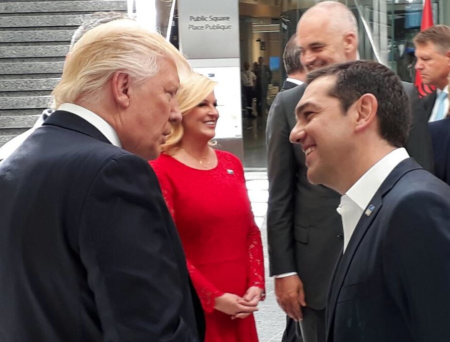 Σε παρακολουθώ, είπε ο Ντόναλντ Τραμπ στον Αλέξη Τσίπρα