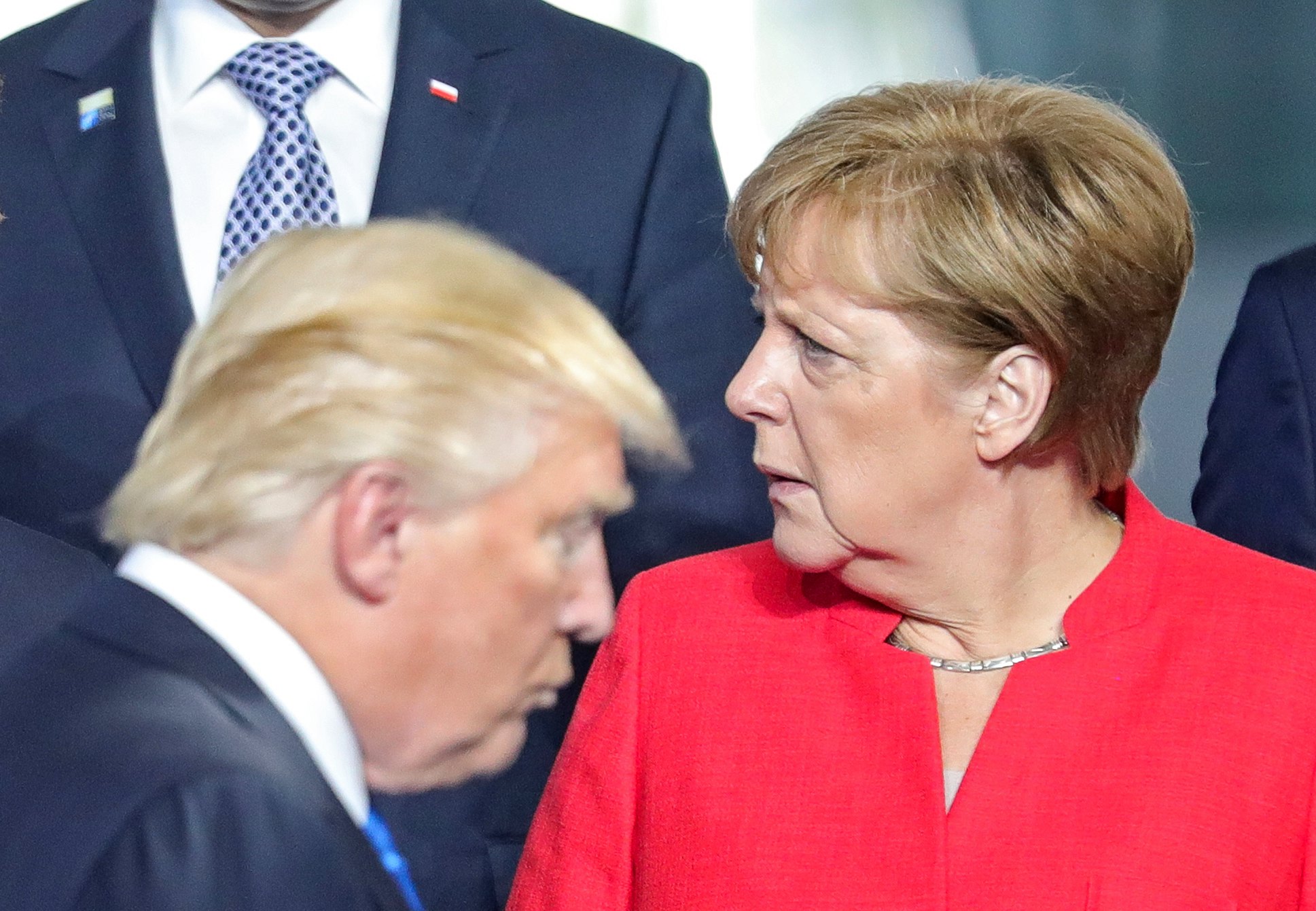 O Τραμπ βλέπει το γερμανικό πλεόνασμα και αποφαίνεται: «Είναι πολύ κακοί»