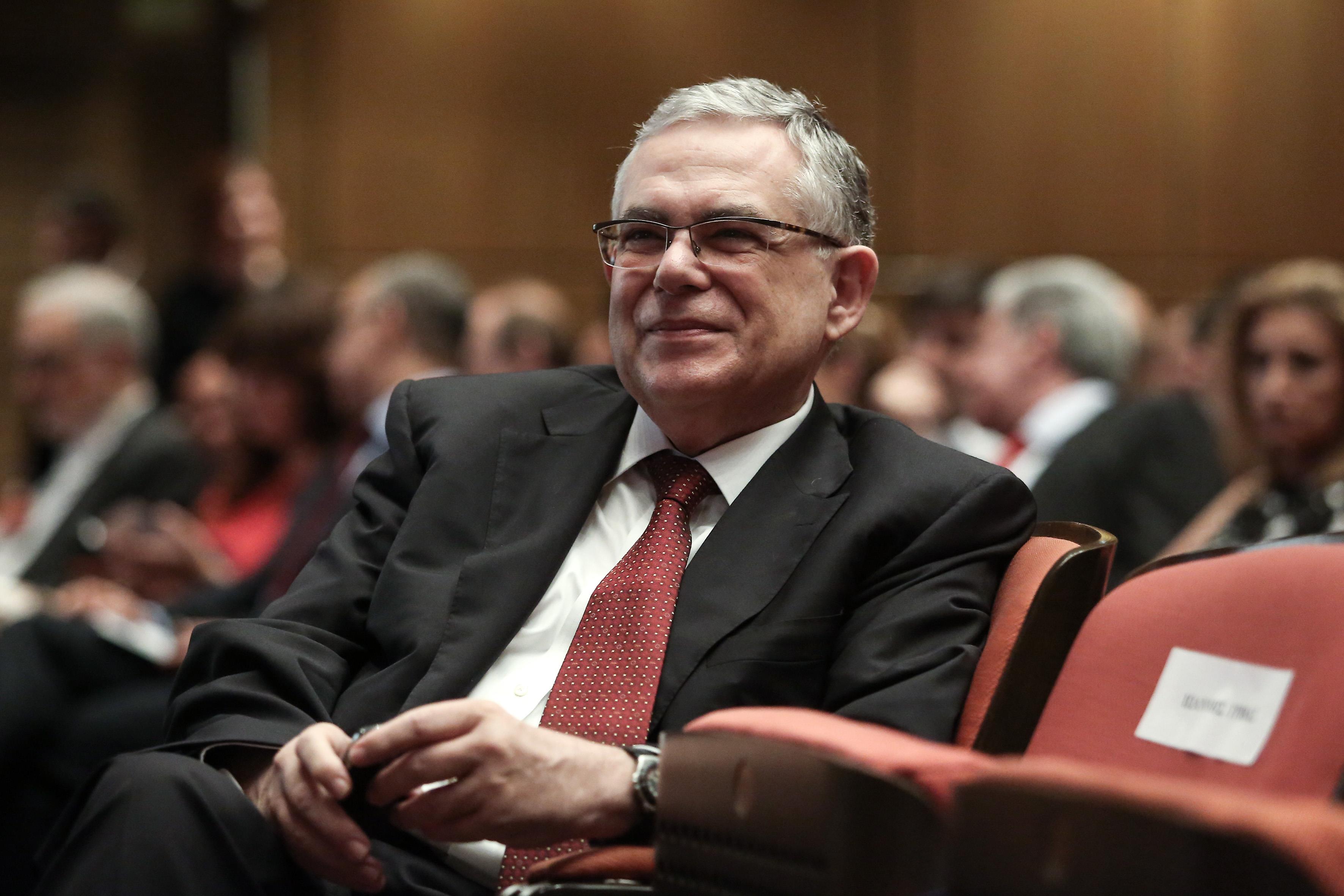 Στη Μονάδα Αυξημένης Φροντίδας μετακινείται ο Λουκάς Παπαδήμος