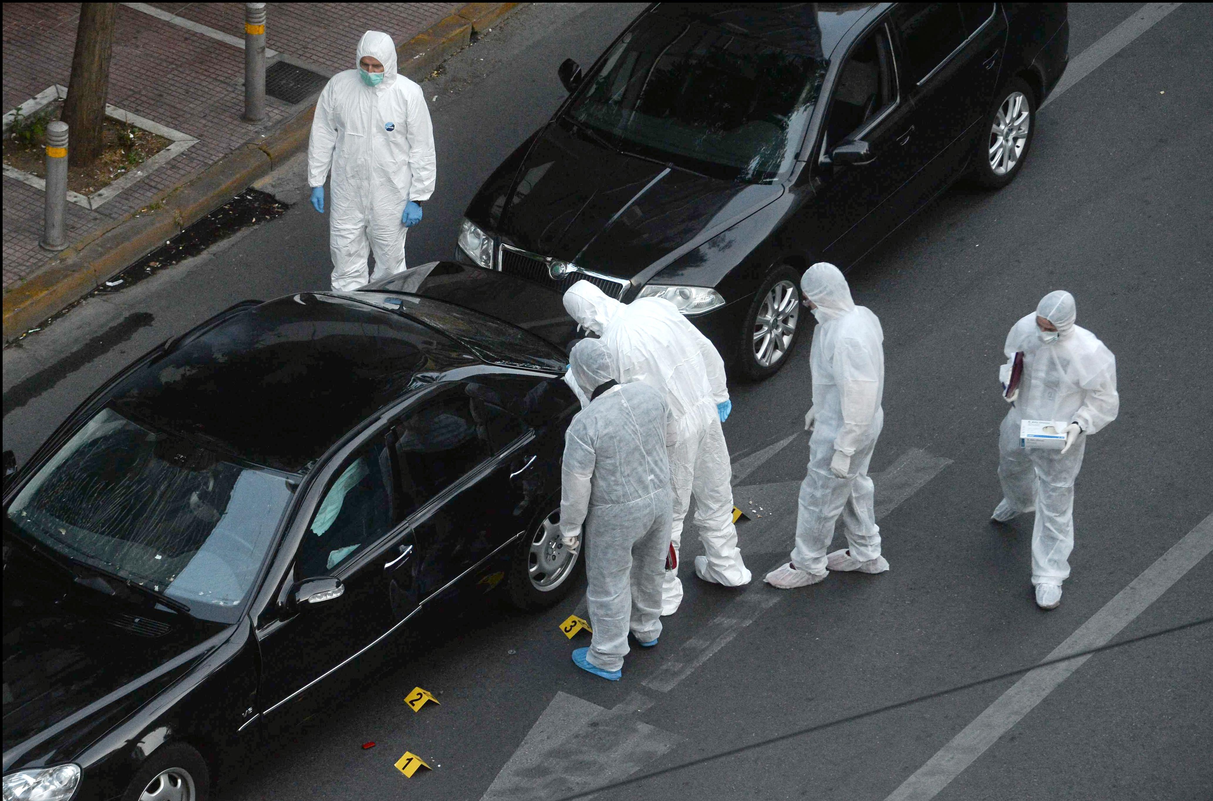 «Ο κ. Παπαδήμος πίστεψε ότι το τρομοδέμα είχε κουτιά με CD»