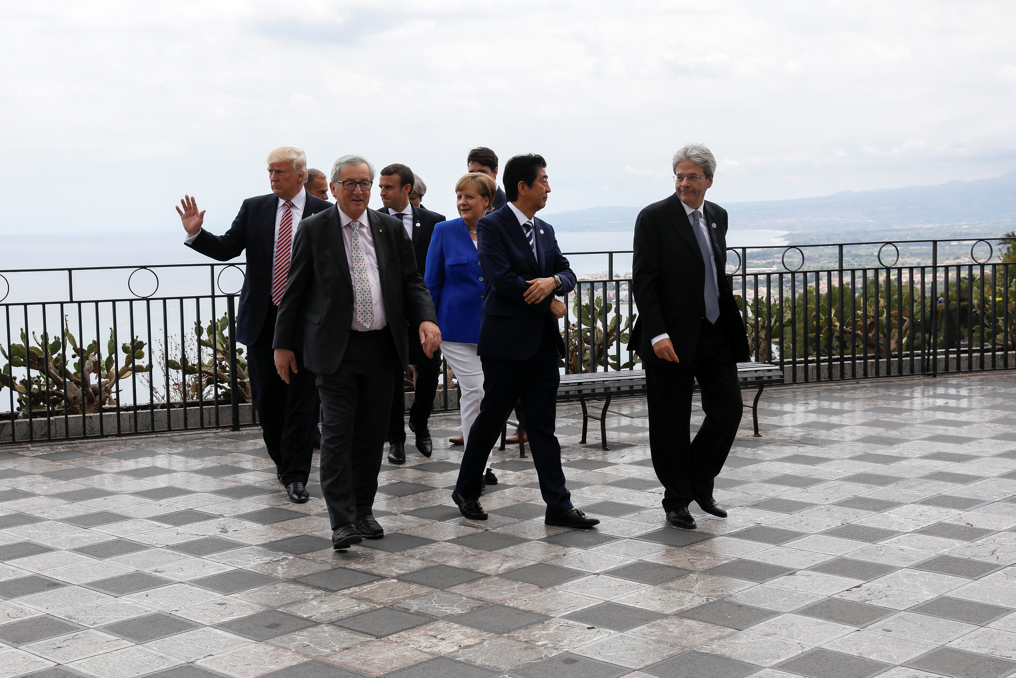 Γιούνκερ: Η Ελλάδα είναι σπουδαίο έθνος και οφείλουμε να το σεβόμαστε