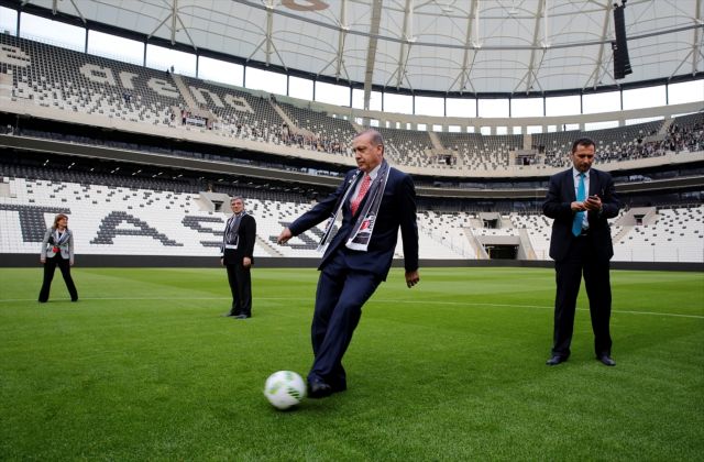 Ο Ερντογάν… σουτάρει τη λέξη «αρένα» από τις ονομασίες γηπέδων