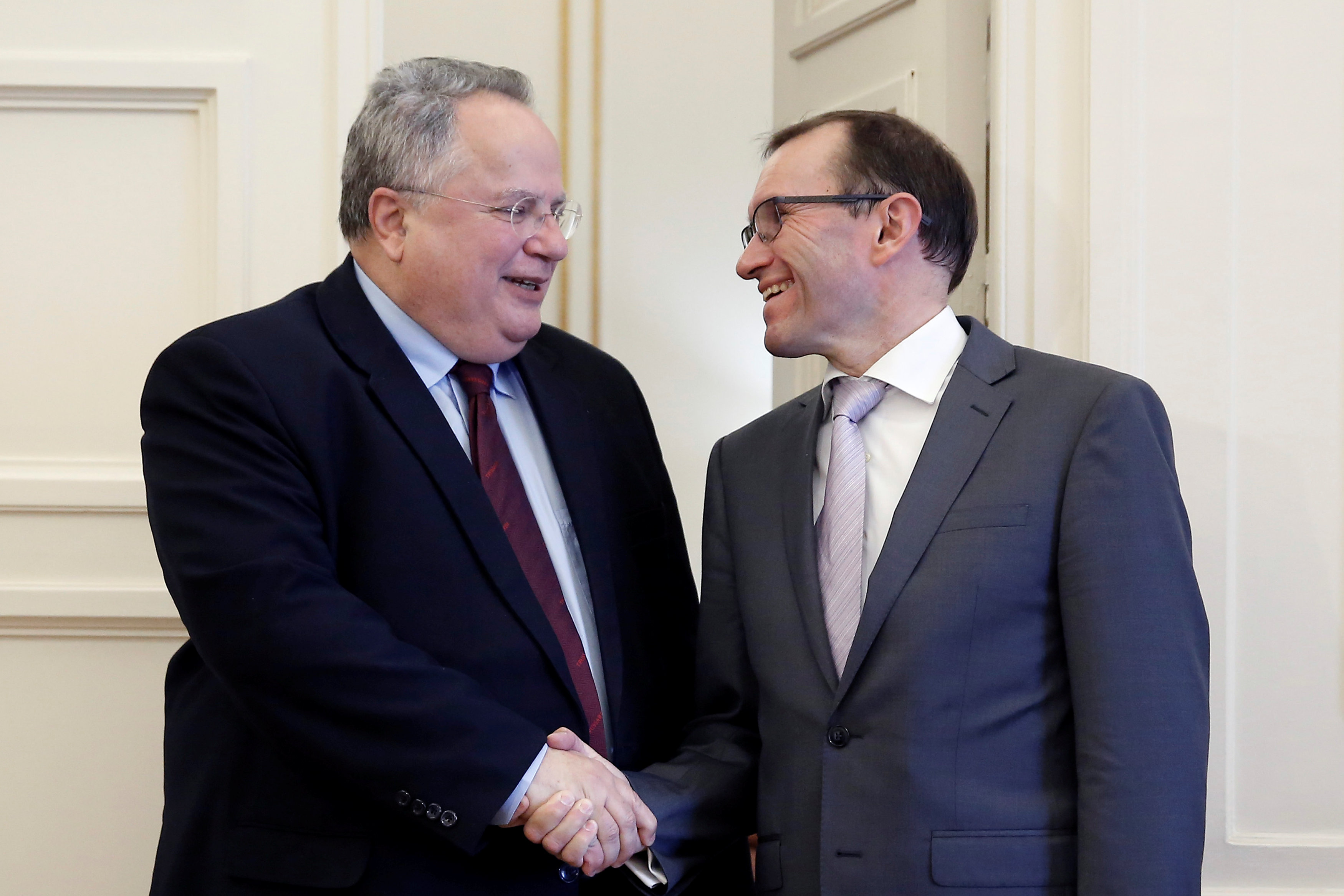 «Όχι» στις εγγυήτριες δυνάμεις, επανέλαβε ο Ν.Κοτζιάς στον Άιντα