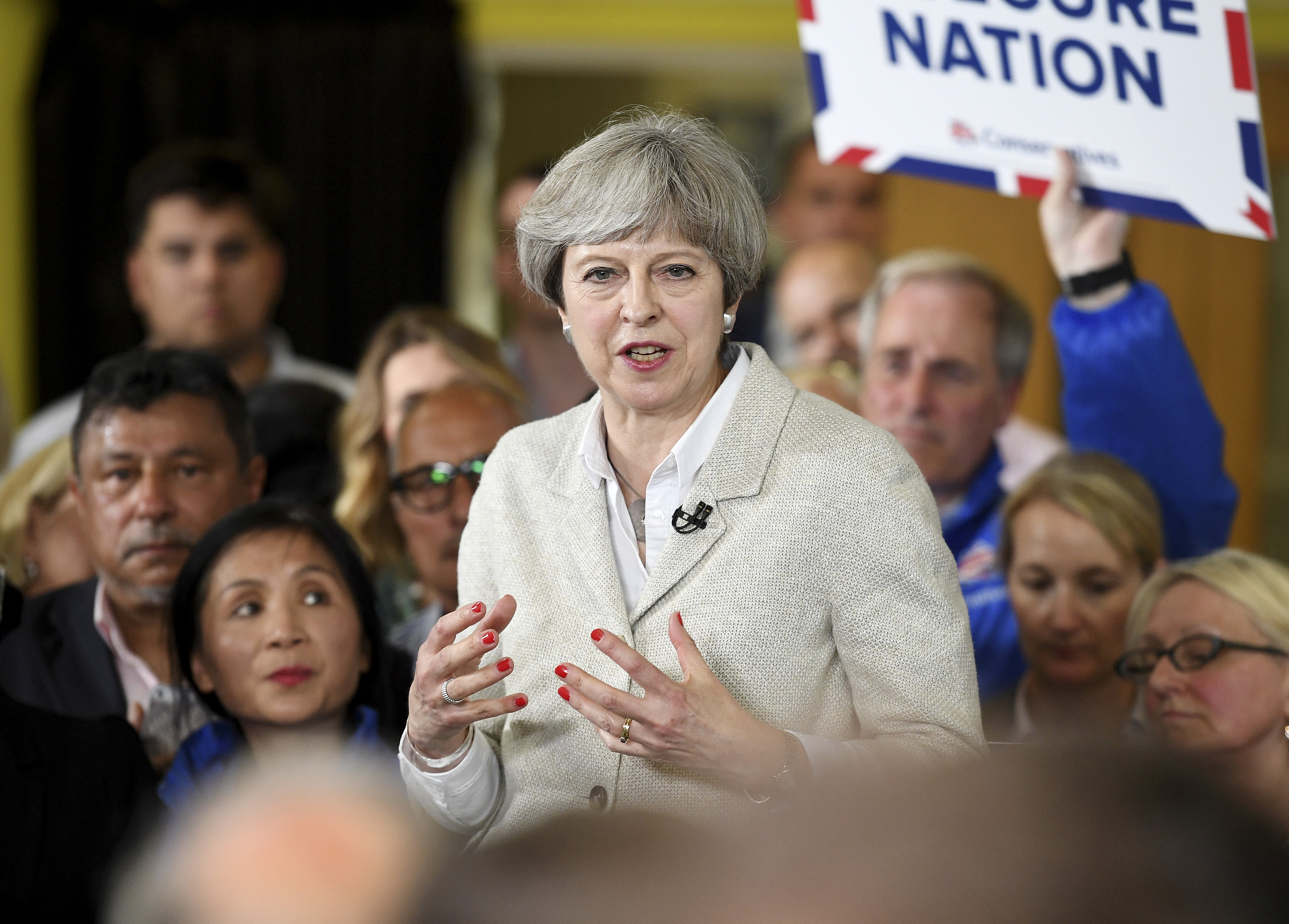 Μέι: Οι διαπραγματεύσεις για το Brexit θα αρχίσουν στις 19 Ιουνίου