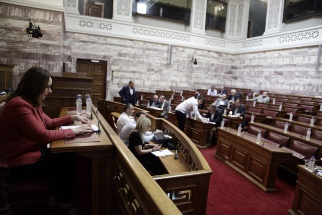 Βουλή: Εγκρίθηκε το νομοσχέδιο για τη διασυνοριακή φοροαποφυγή