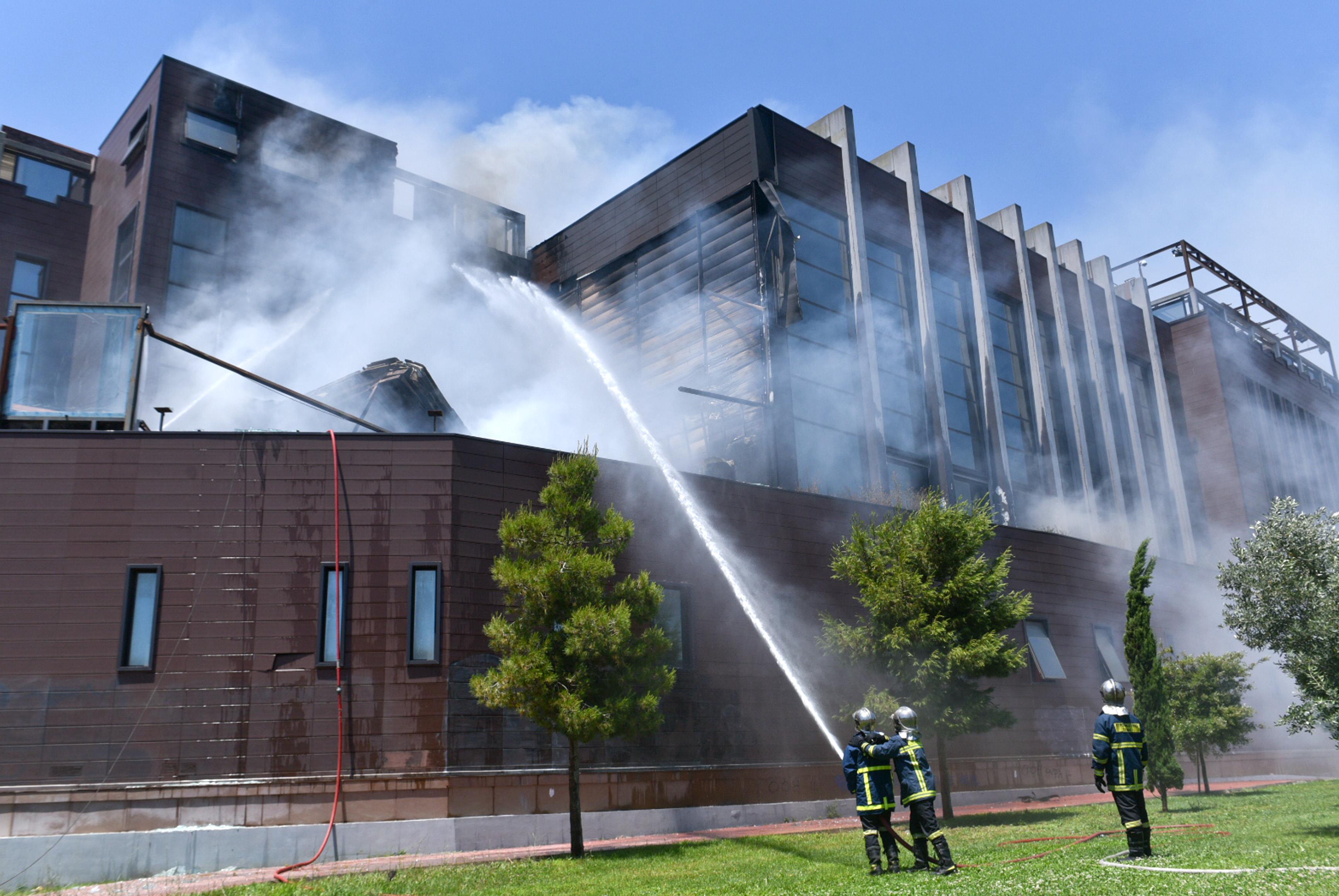 Πυρκαγιά σε νυχτερινό κέντρο στη συμβολή Πειραιώς – Ιεράς Οδού