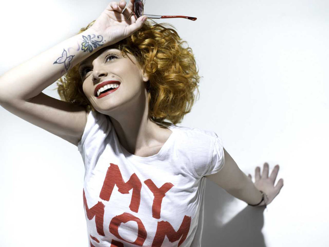 H Eλεωνόρα Ζουγανέλη λύνει τη «Δύσκολη Σιωπή» της – Νέο τραγούδι