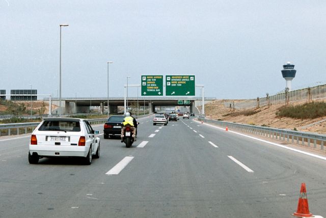Καραμπόλα έξι αυτοκινήτων στην Αττική Οδό