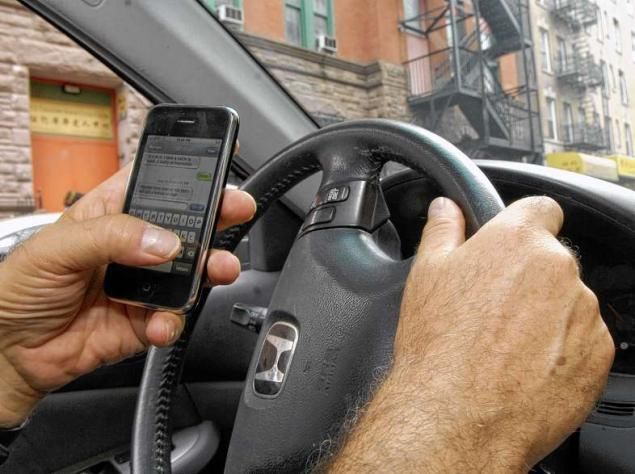 Μην χρησιμοποιείτε το smartphone ή το tablet σας όταν οδηγείτε