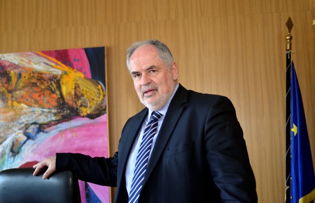 Φωτάκης: Πώς θα ανακοπεί η φυγή των νέων επιστημόνων στο εξωτερικό