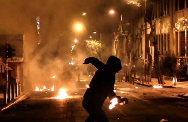 Πεδίο μάχης και πάλι η περιοχή γύρω από το Πολυτεχνείο