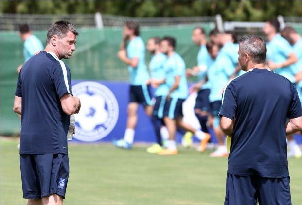 Αντίστροφη μέτρηση για την Εθνική και ψυχραιμία από Σκίμπε