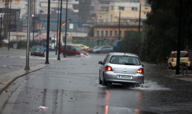 Και πάλι ανοιχτή η Πειραιώς μετά την καταιγίδα