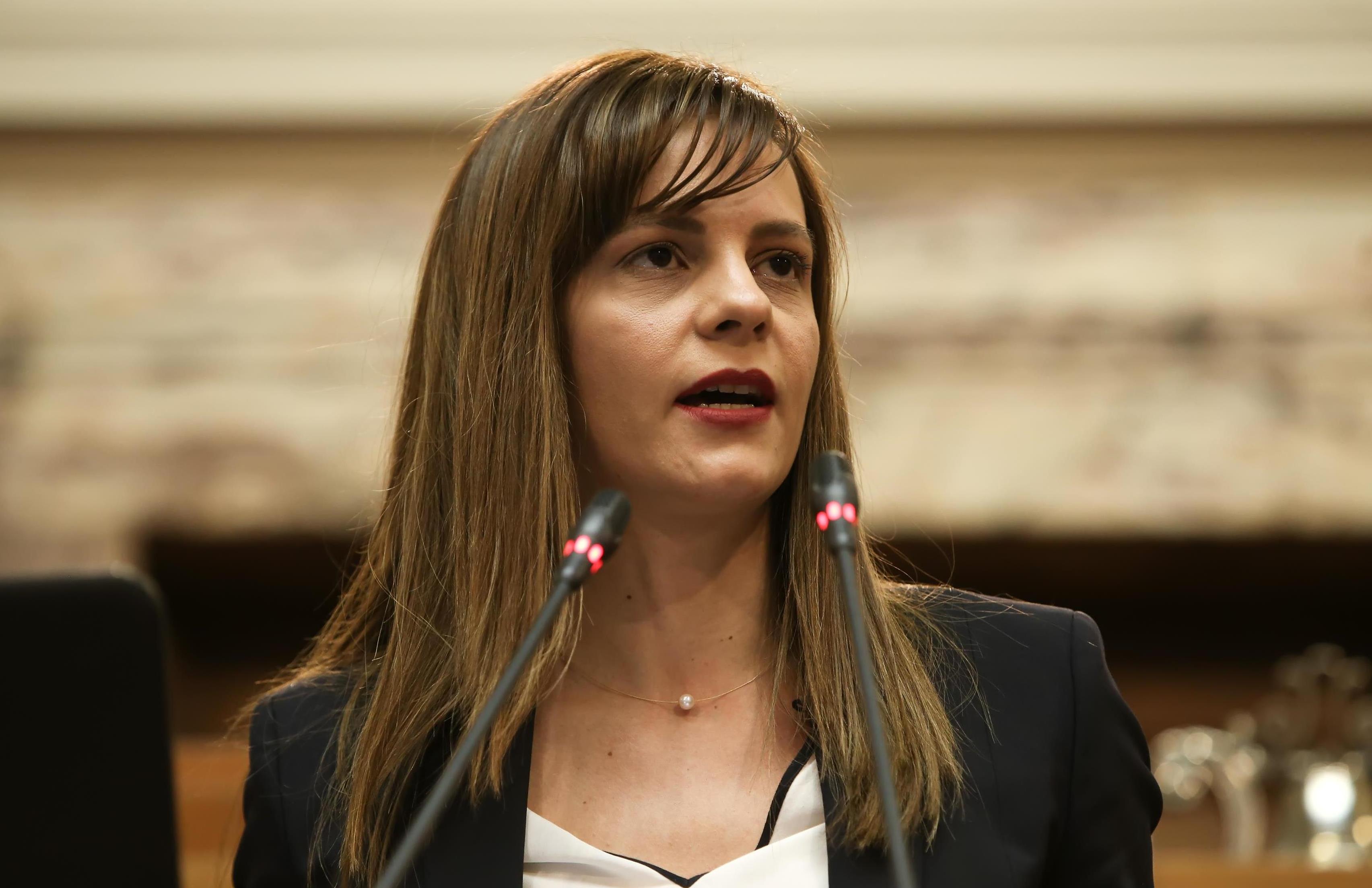 Αχτσιόγλου: Εκβιαστικές πρακτικές για τη λειτουργία του ΟΜΕΔ