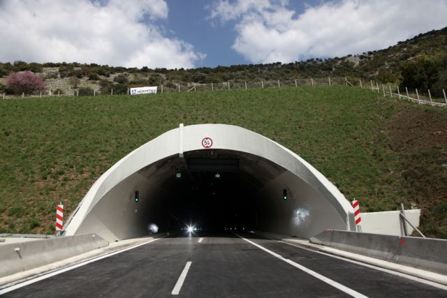 Διακοπές κυκλοφορίας στις σήραγγες των Τεμπών