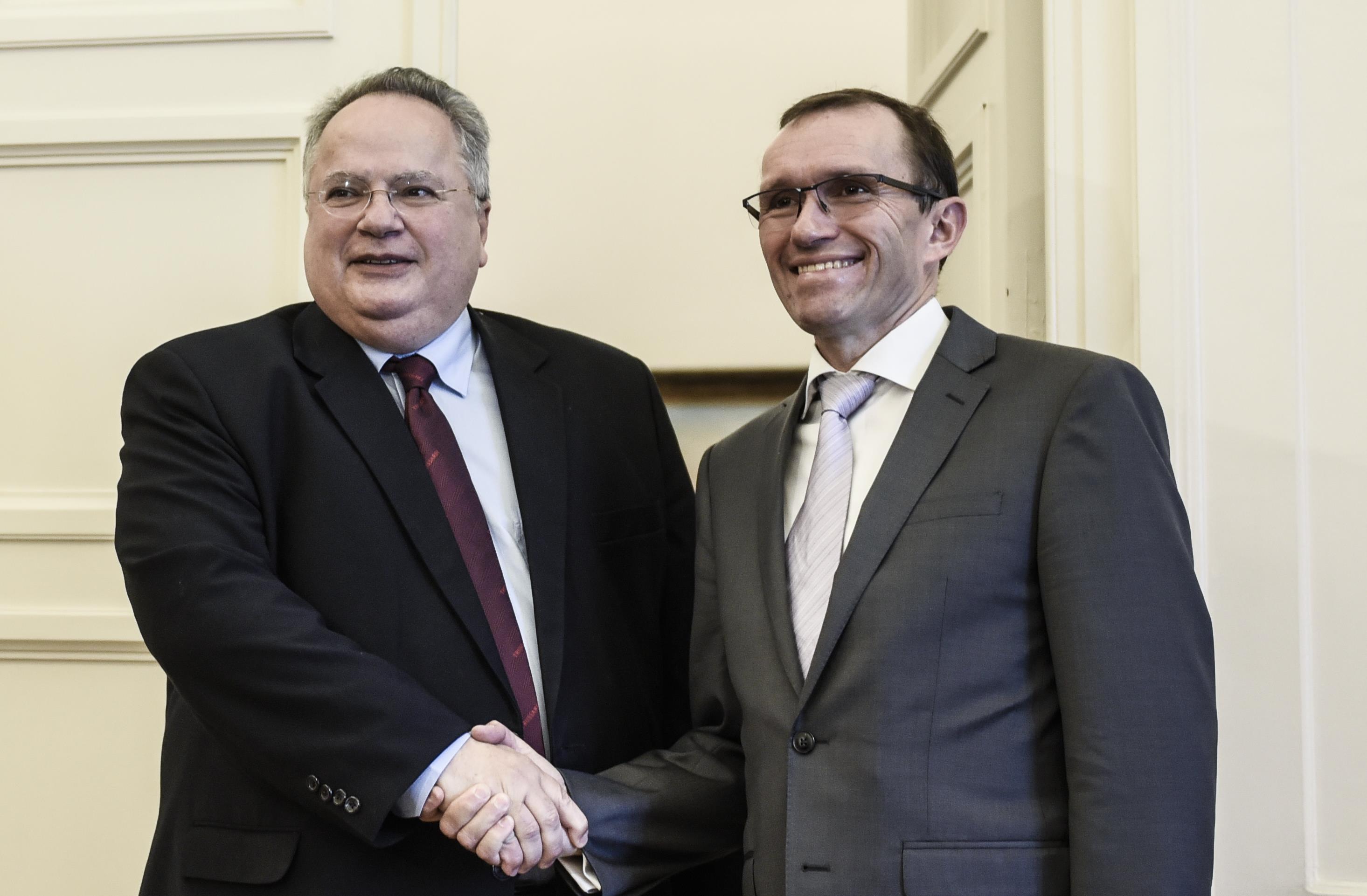 Τον προγραμματισμό της Διάσκεψης της Γενεύης συζήτησαν τηλεφωνικά Κοτζιάς και Άιντε