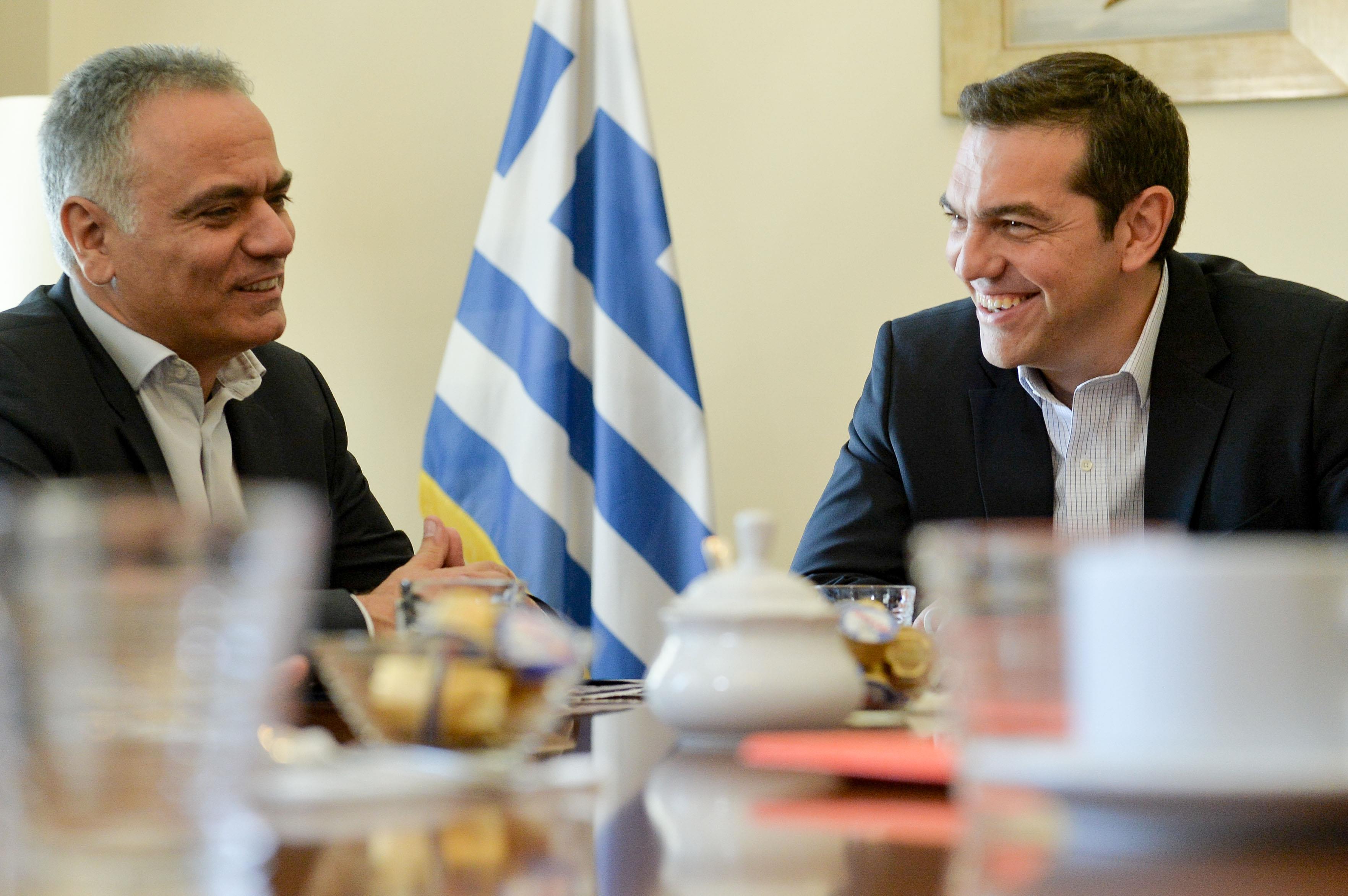 Τσίπρας: Αναζητούμε οριστική λύση για τους συμβασιούχους