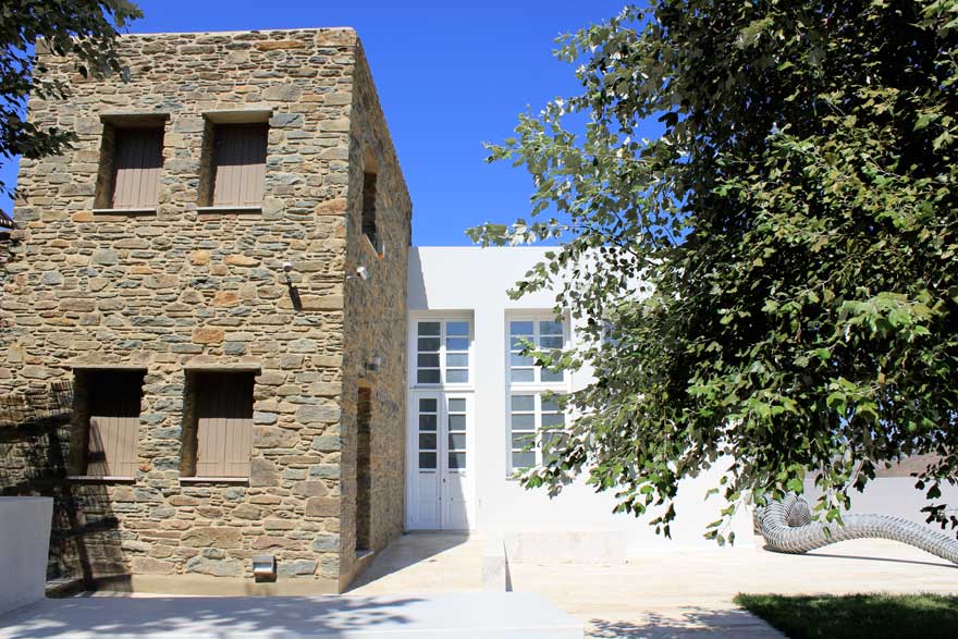 Ο Π. Παυλόπουλος τιμά τον Κώστα Τσόκλη στα εγκαίνια του ομώνυμου μουσείου στην Τήνο