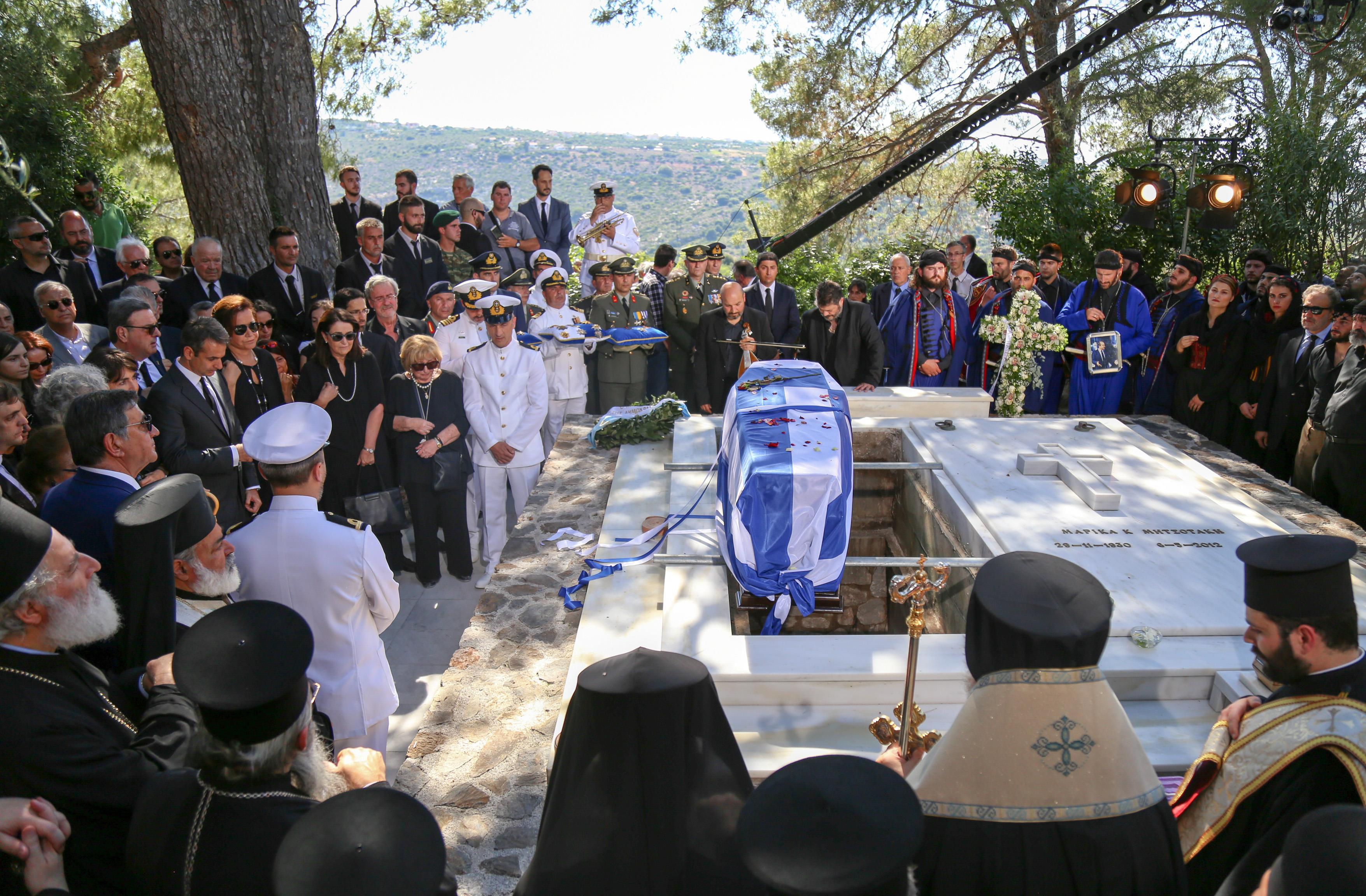 Με ριζίτικα τραγούδια ο αποχαιρετισμός στον Κωνσταντίνο Μητσοτάκη