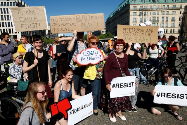 Ο Τραμπ δείχνει τώρα να πείστηκε ότι η θερμοκρασία της Γης ανεβαίνει
