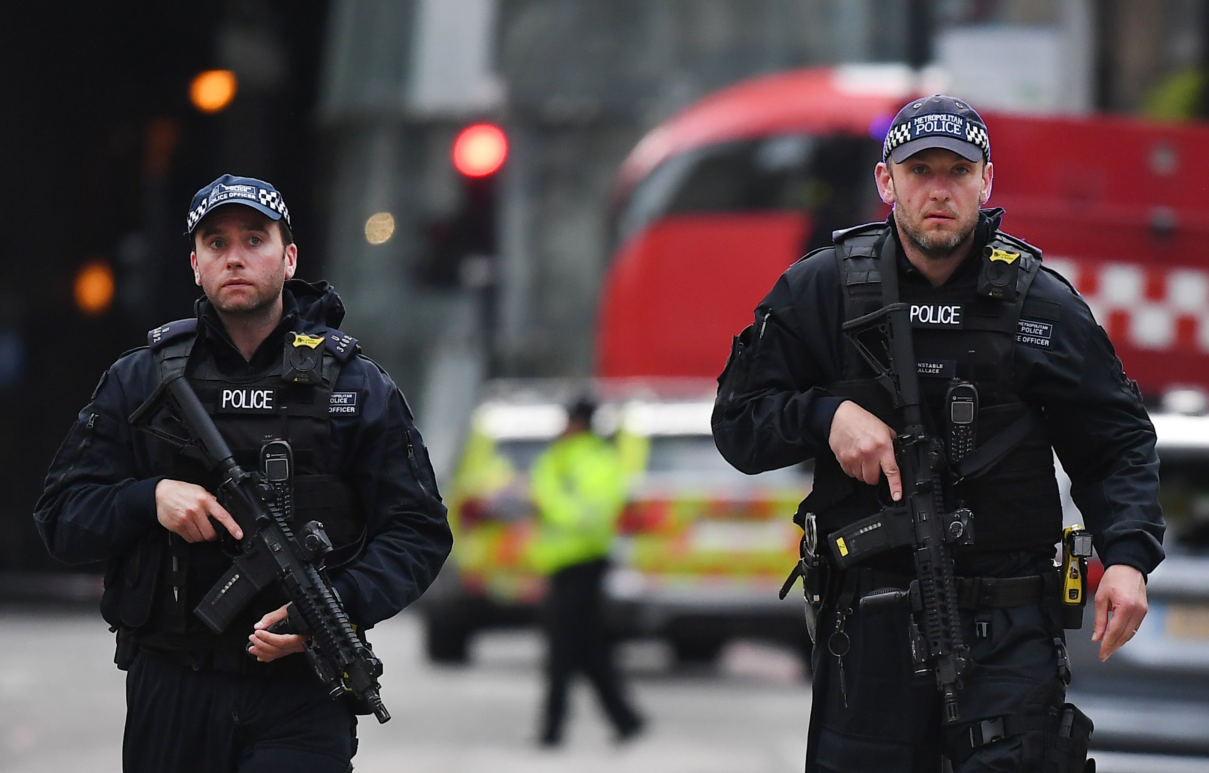 Λονδίνο: Δώδεκα συλλήψεις, πρόoδος στην ταυτοποίηση των τρομοκρατών