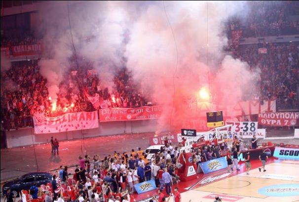 Τιμωρία του Ολυμπιακού θέλει ο Παναθηναϊκός για ρίψη φωτοβoλίδας