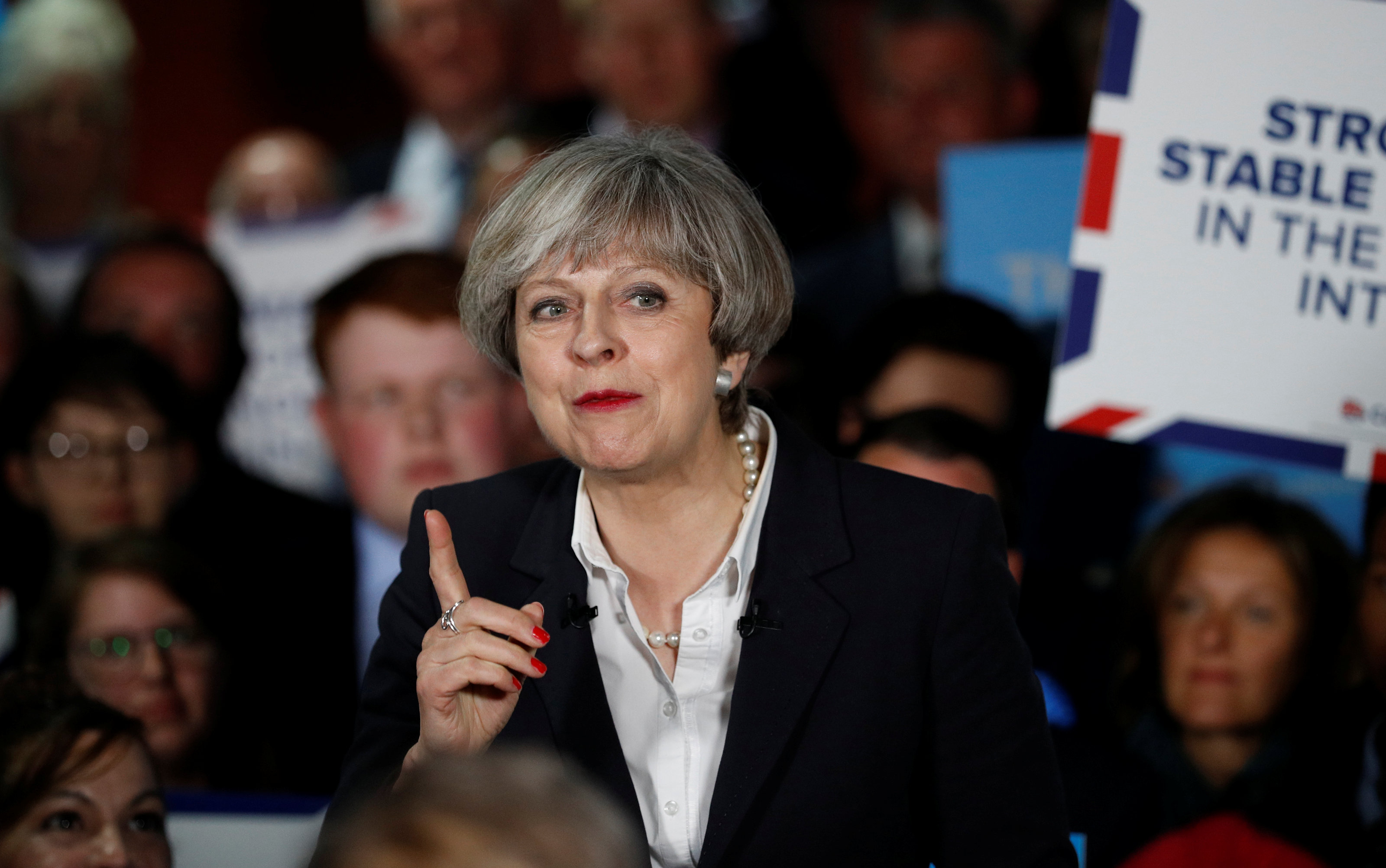 Μέι: Θα γίνουν δύσκολες συζητήσεις για τη χρηματοδότηση της τρομοκρατίας