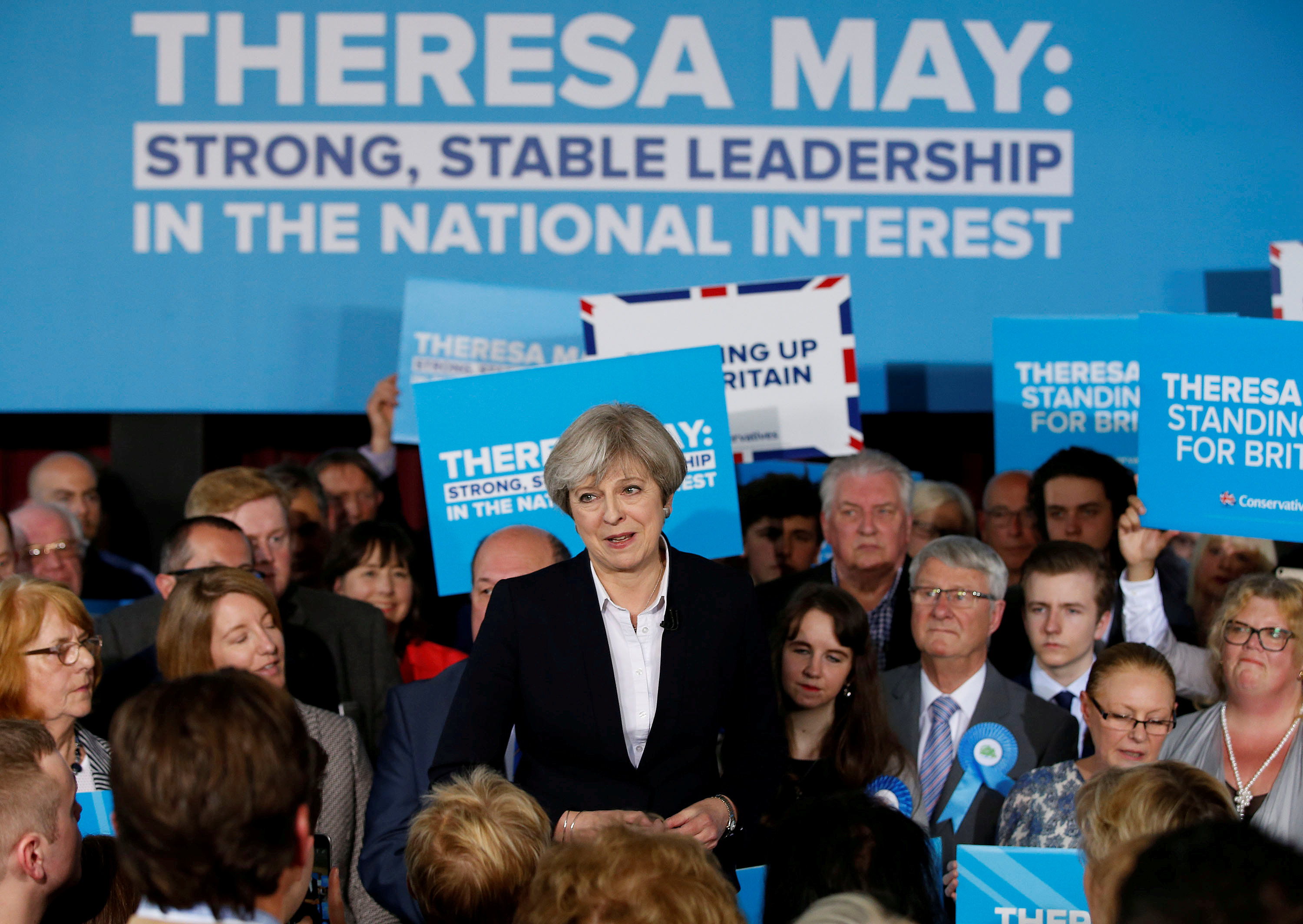 Μέι για τρομοκρατία: Αν χρειαστεί αλλαγές και στα ανθρώπινα δικαιώματα